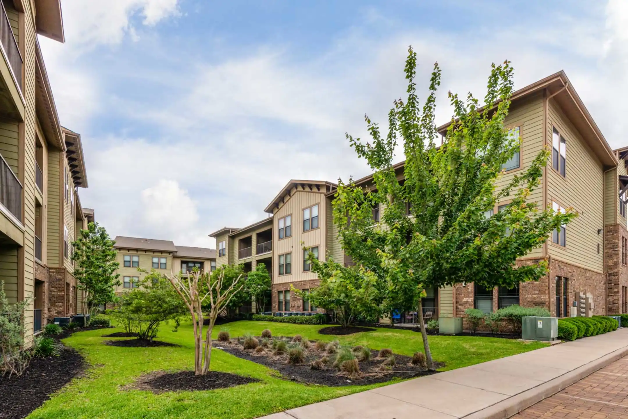 Queenston Manor Apartments Houston, TX 77084