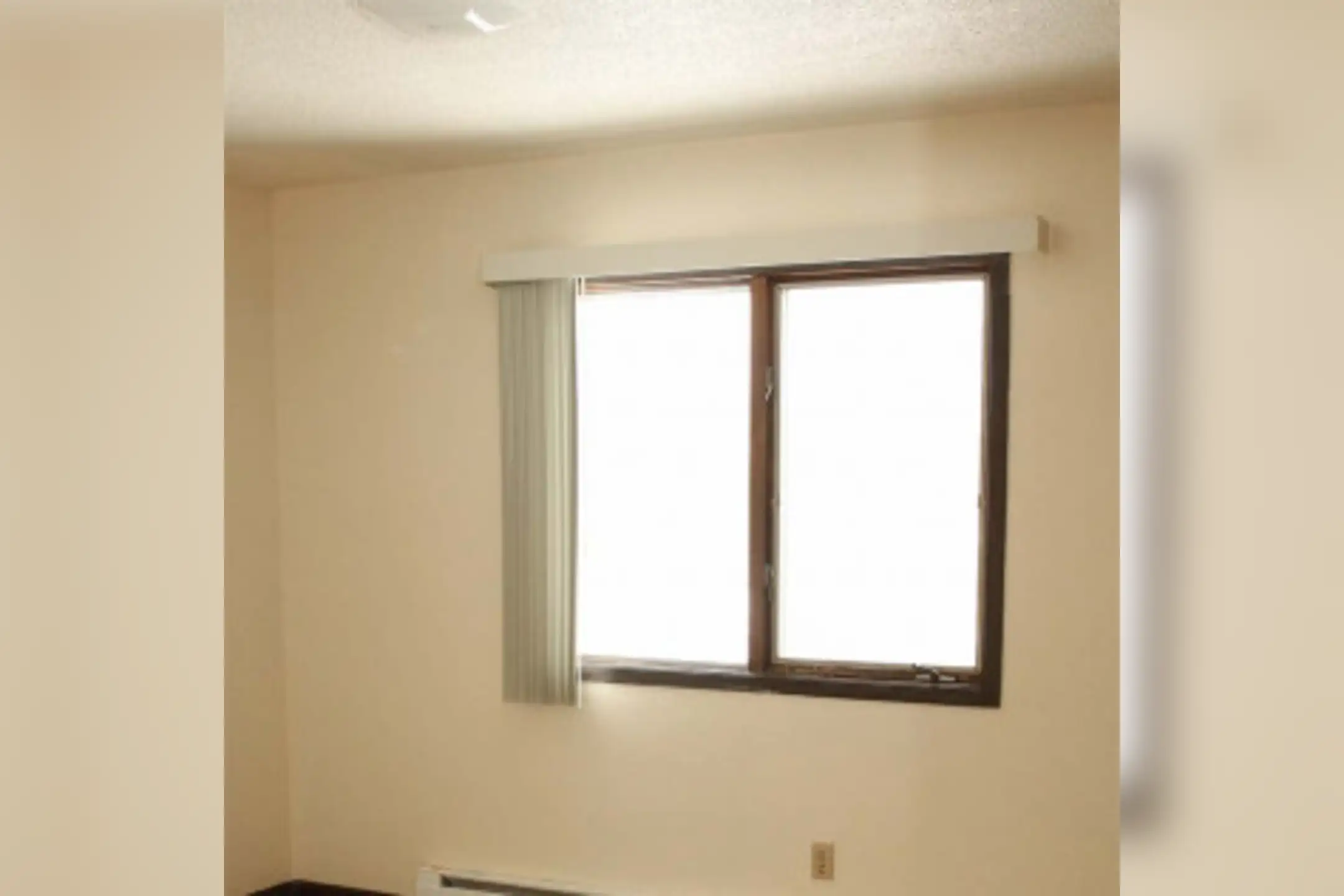 Country Acres Apartments 1918 Greenwood Street East Thief River