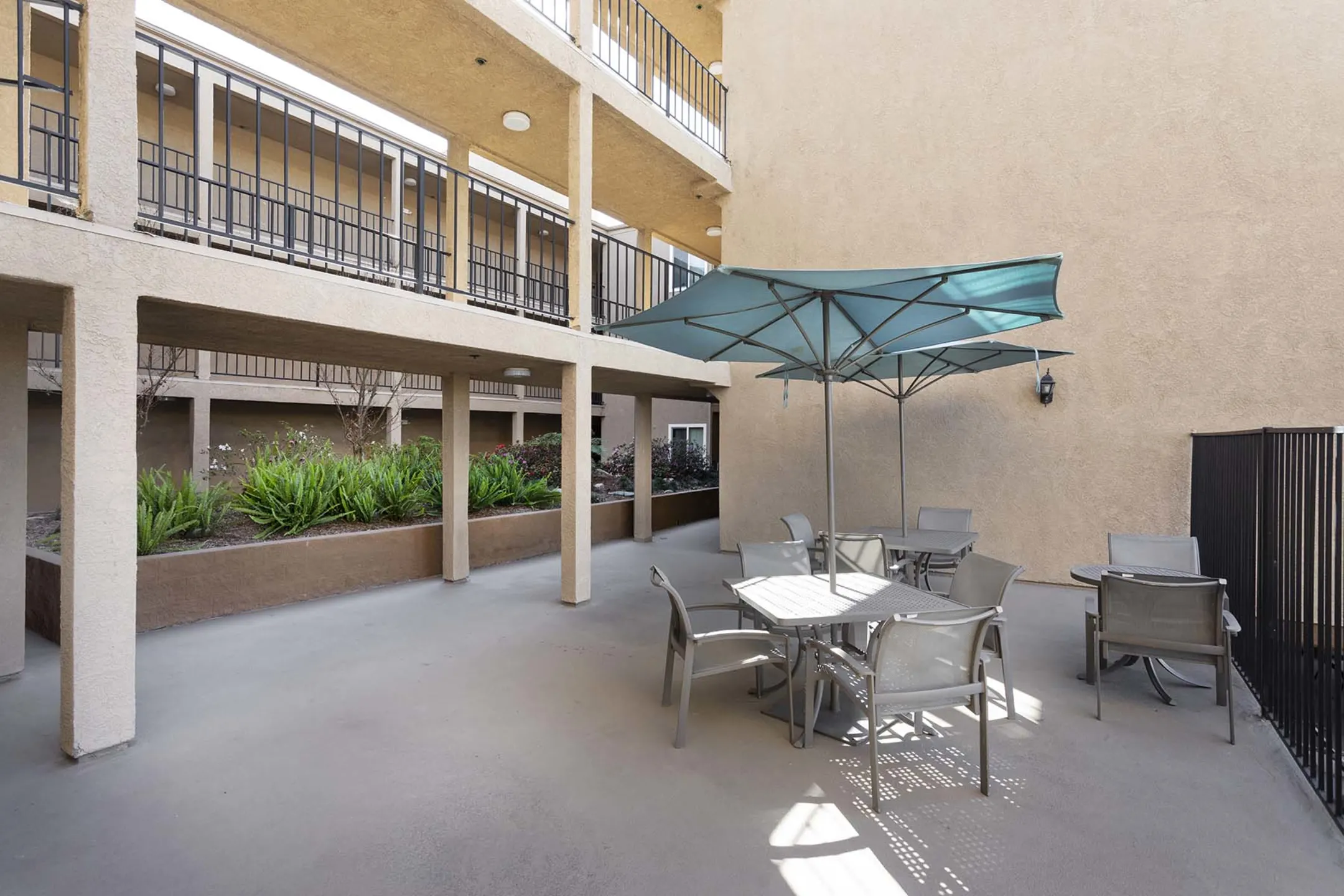 Vineland Gardens - 4335 Vineland Ave | North Hollywood, CA Apartments ...