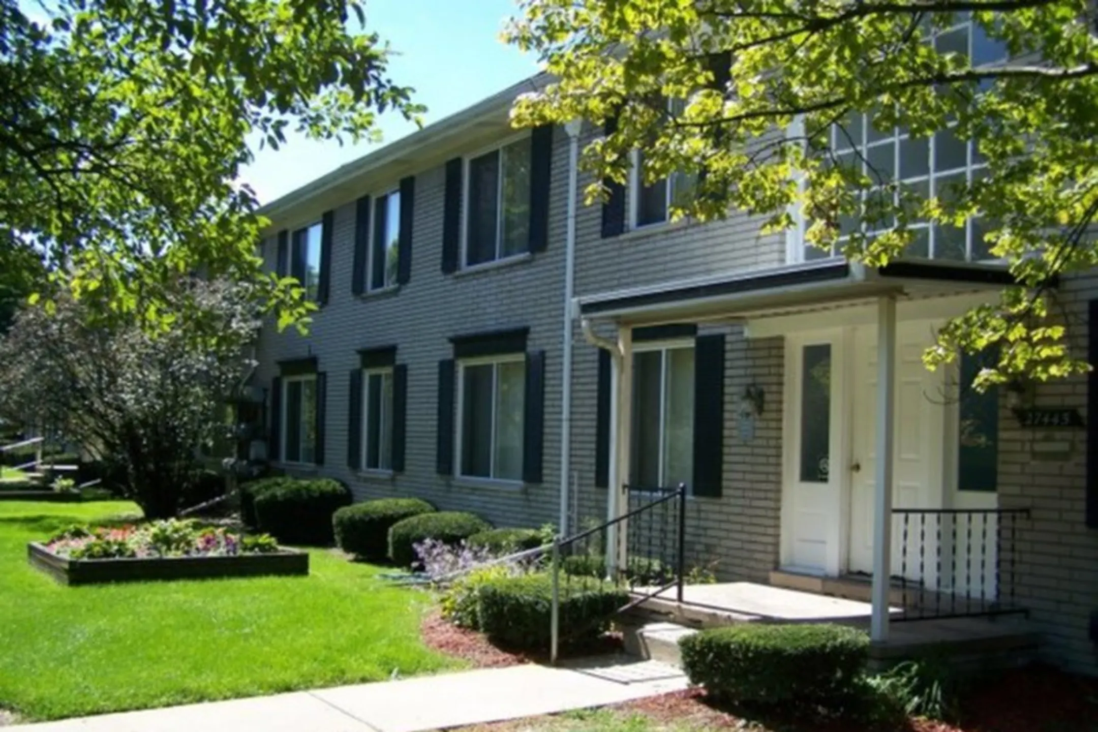 Cambridge Square Apartments - 27435 Greenfield Rd | Southfield, MI 