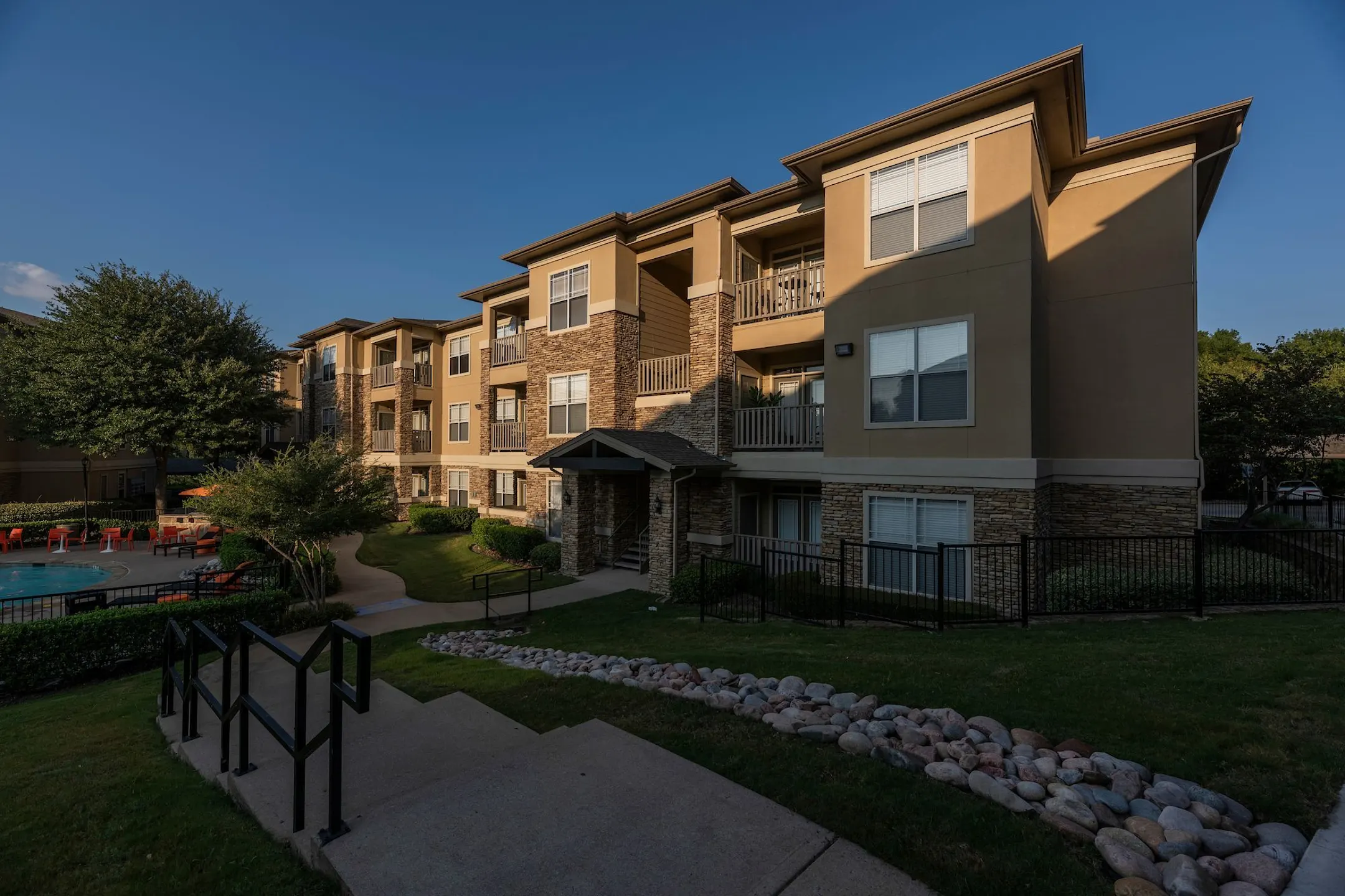 Woodbridge Villas Apartments 7920 Country Club Dr Sachse, TX