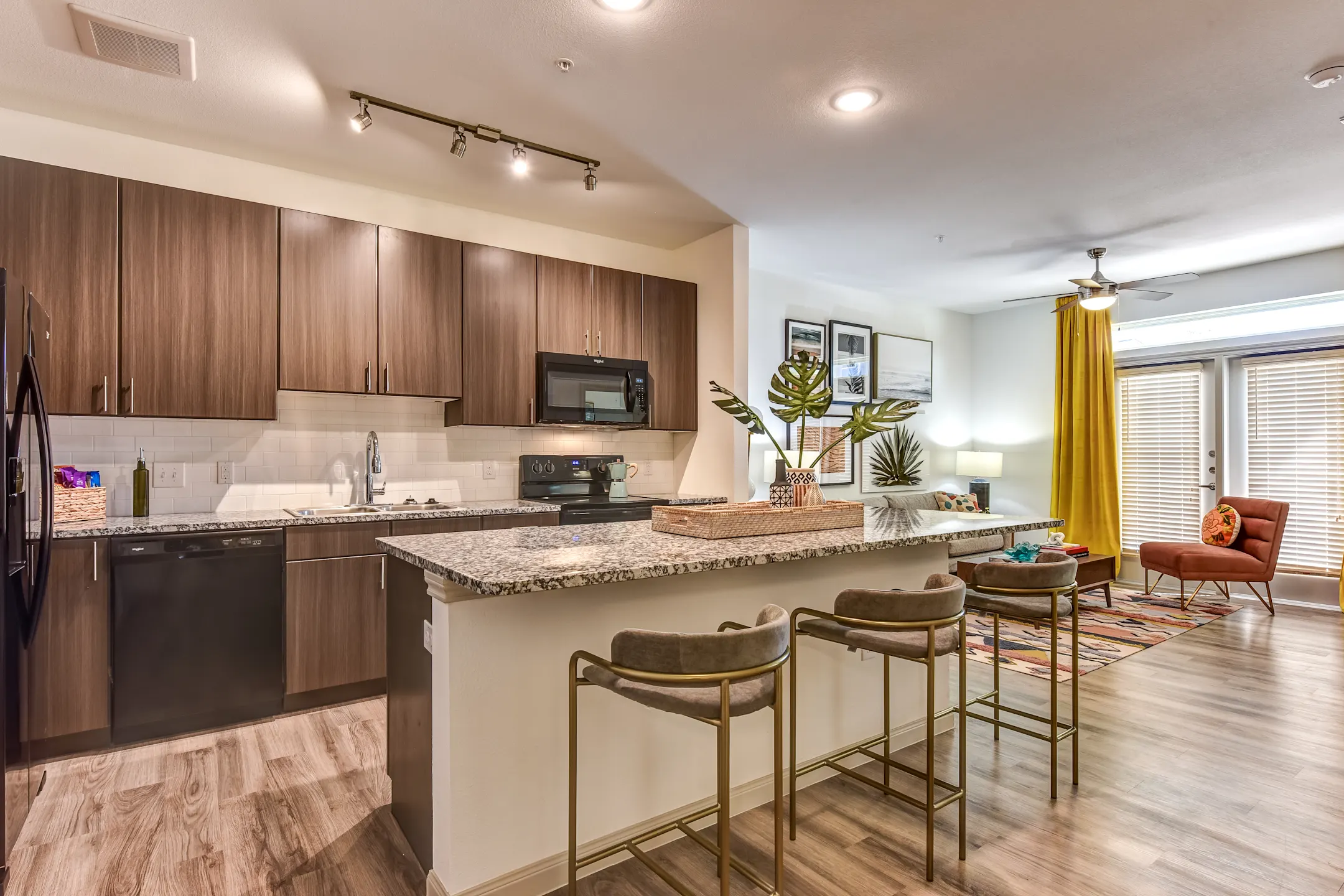Kitchen - Forest Pines Apartments - Bryan, TX
