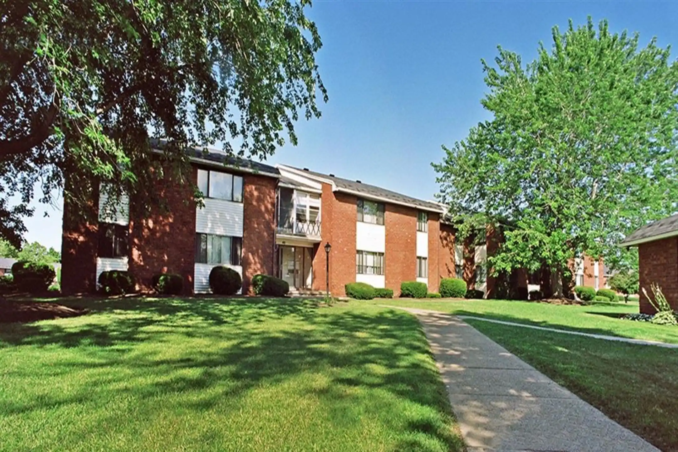 King's Court Manor - 2 Kings Court Way | Rochester, NY Apartments for