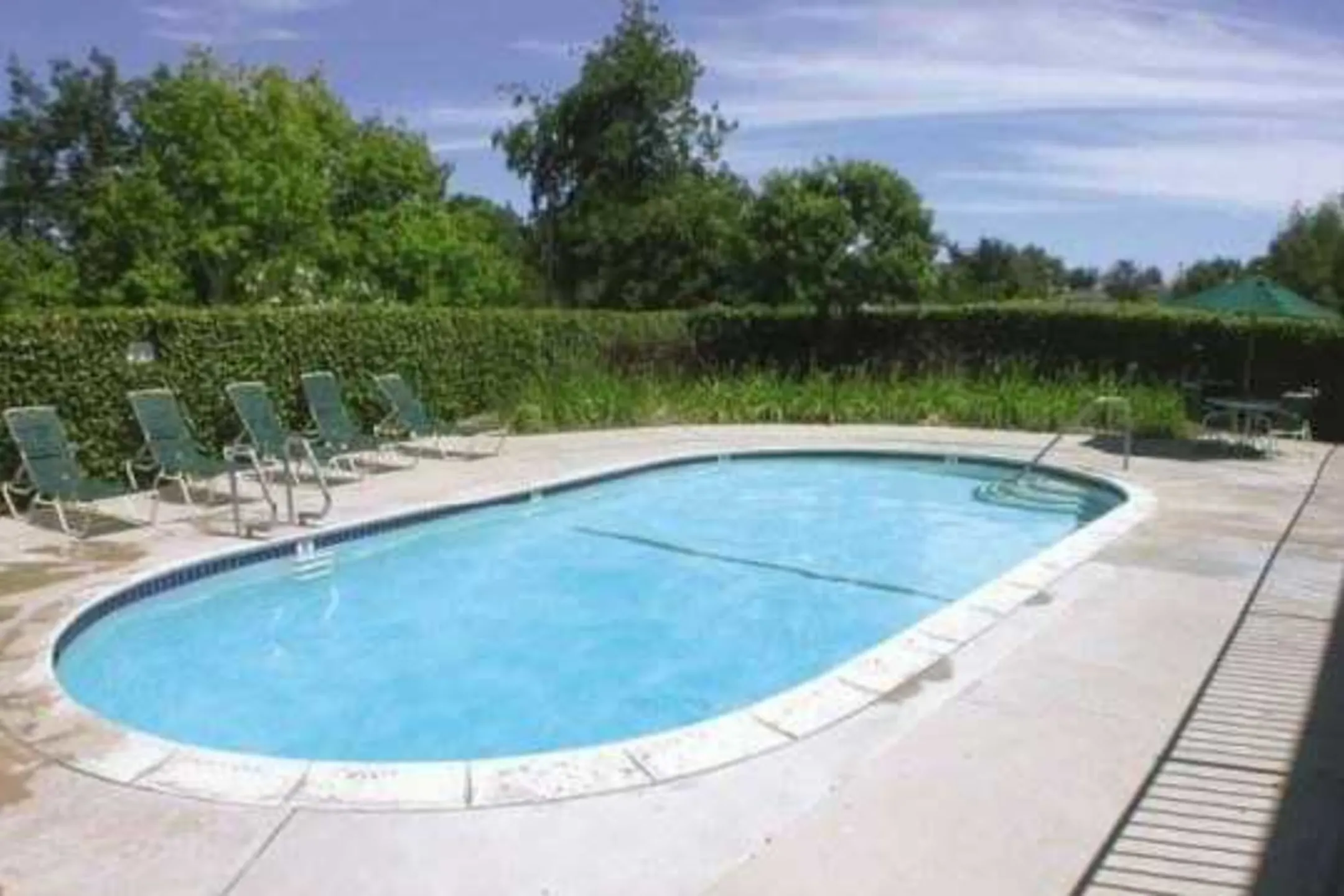 Pool - Pinecrest Apartments - La Mirada, CA