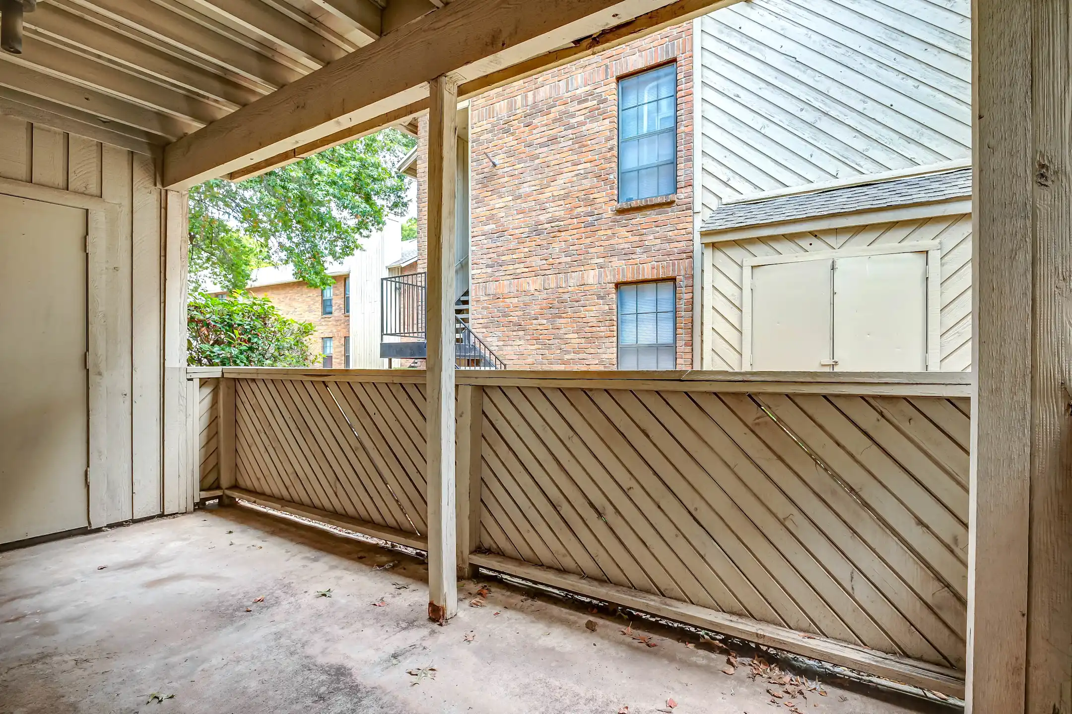 Patio / Deck - Lincoln Glens Apartments - Tulsa, OK