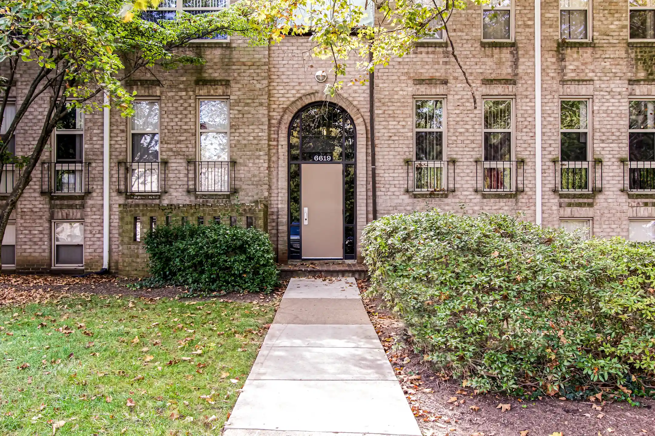 Mayfair House Apartments 2930 Cherry St Falls Church, VA Apartments