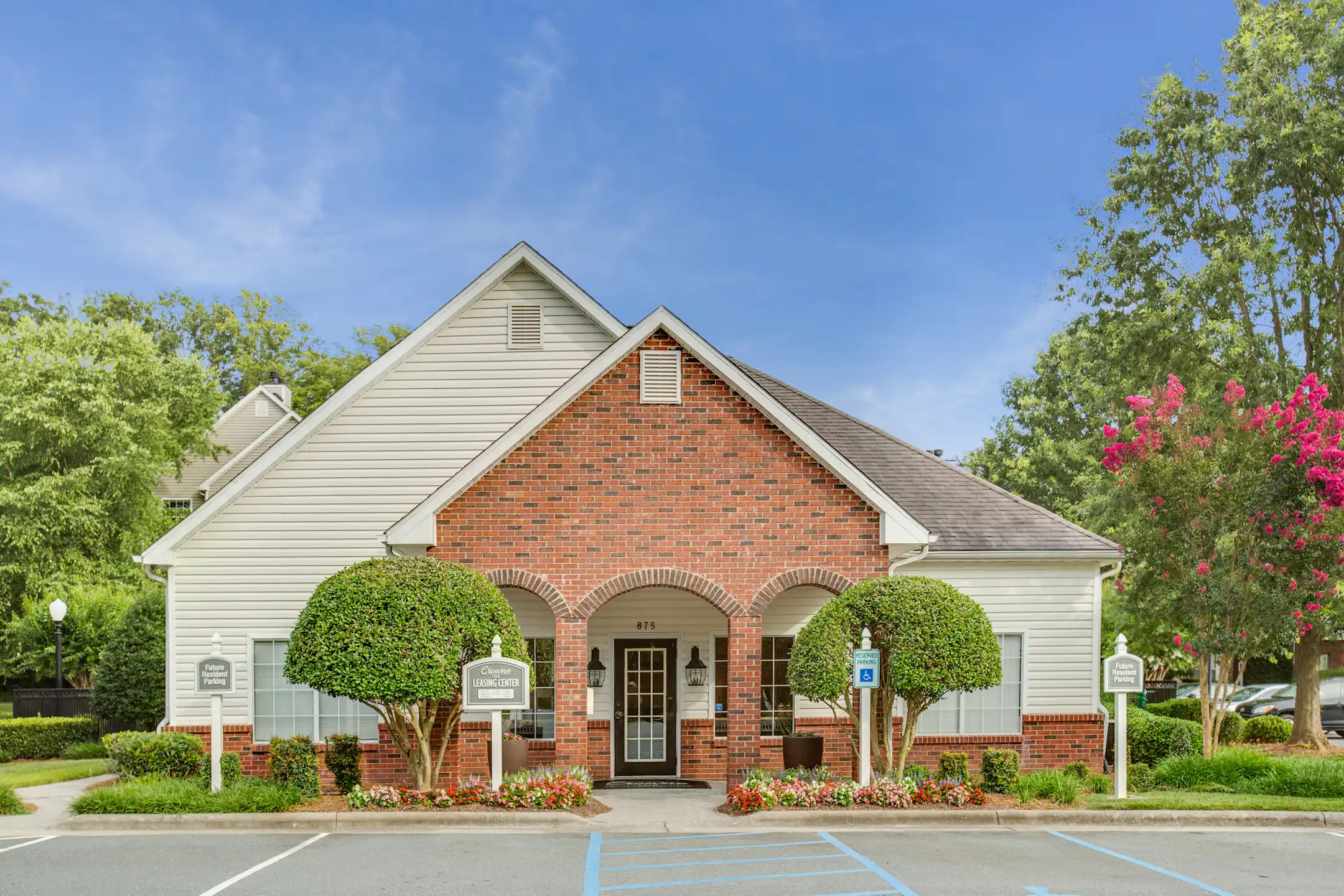 Crowne Polo Apartments