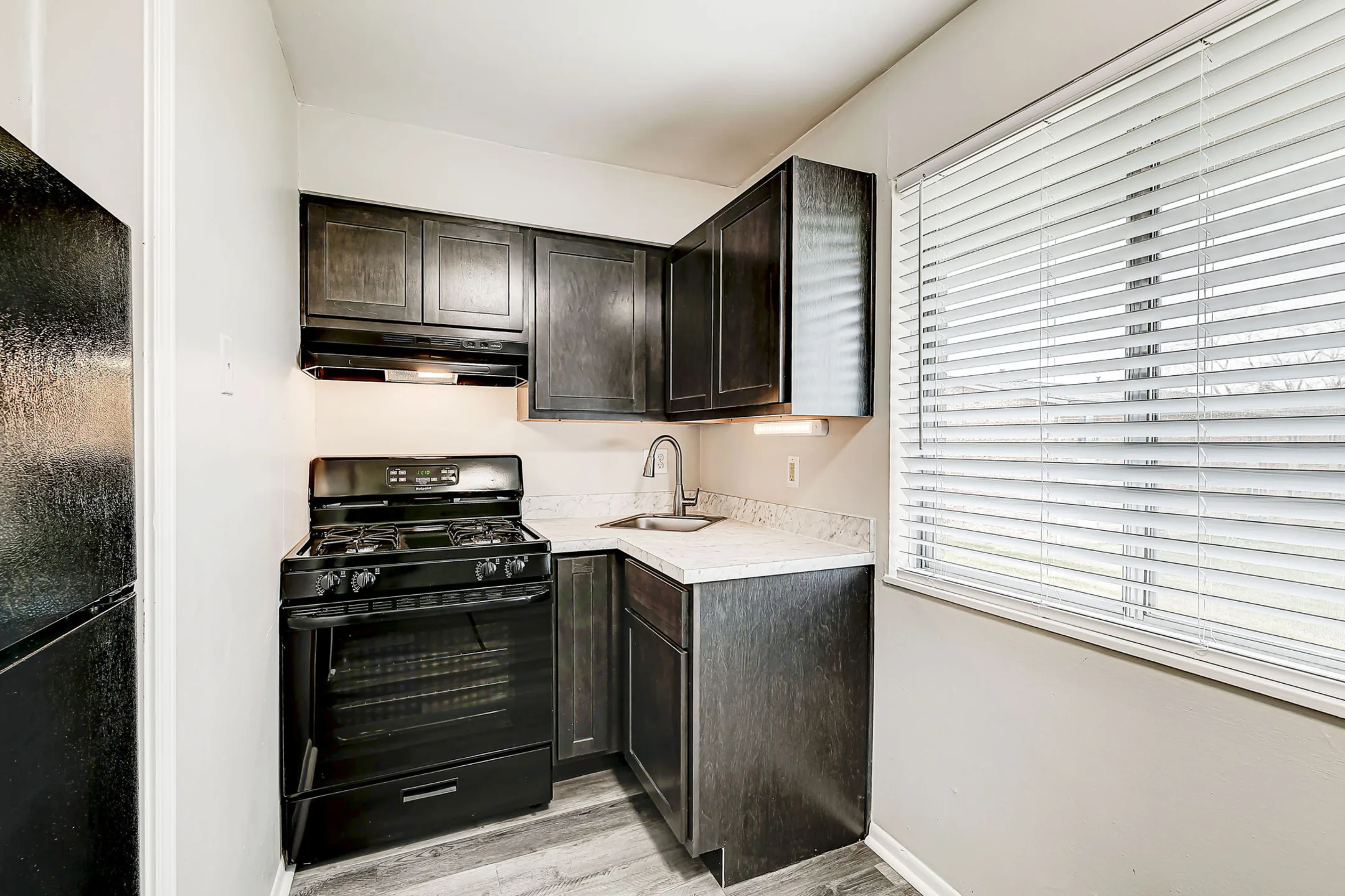 Kitchen - Ninth Ave Apartments - Indianapolis, IN