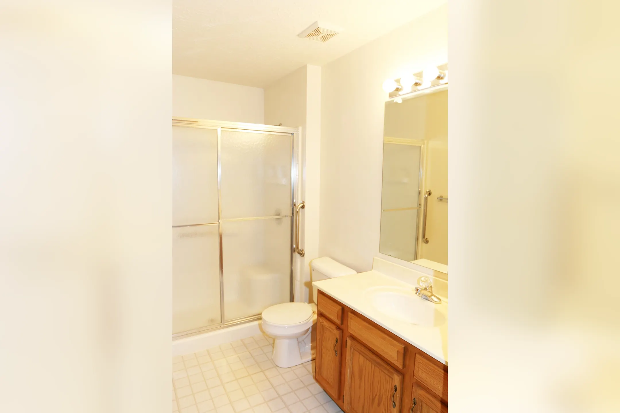 Bathroom - Creekside Villas - Moraine, OH
