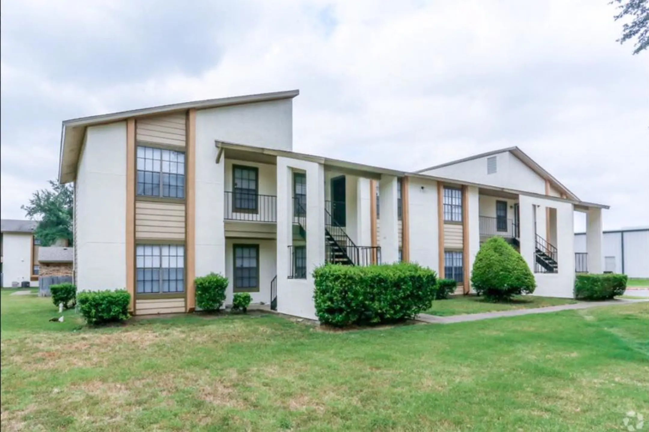Building - Colony Apartments - Woodway, TX