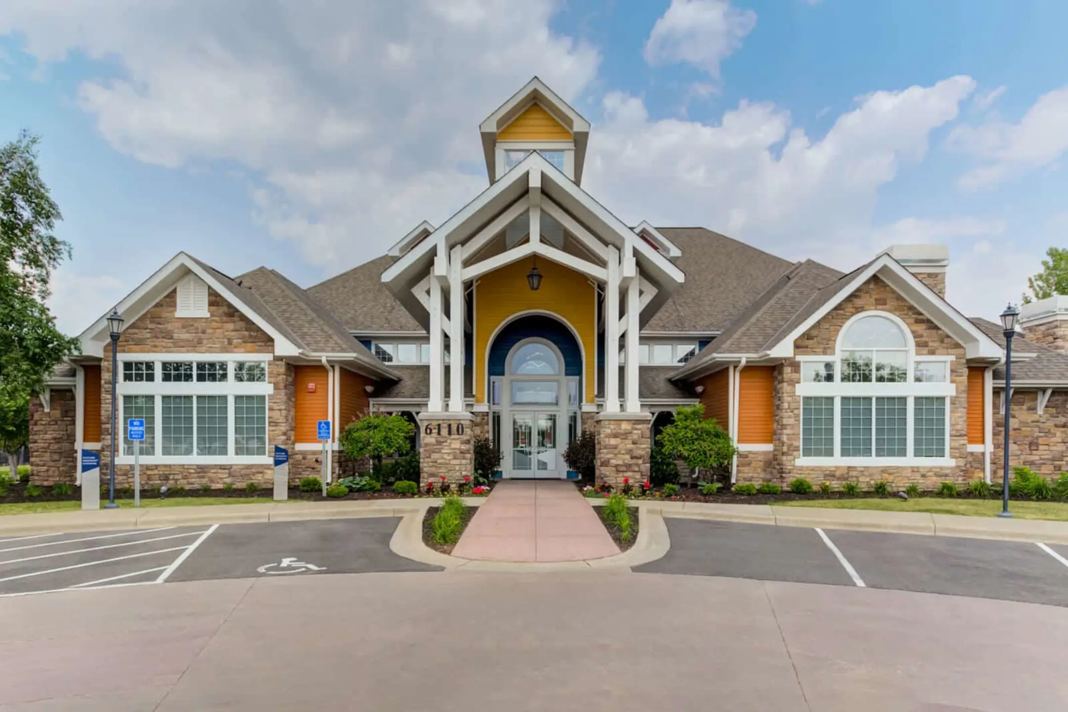 Quinn at Plymouth 6110 Quinwood Ln N Plymouth, MN Apartments for