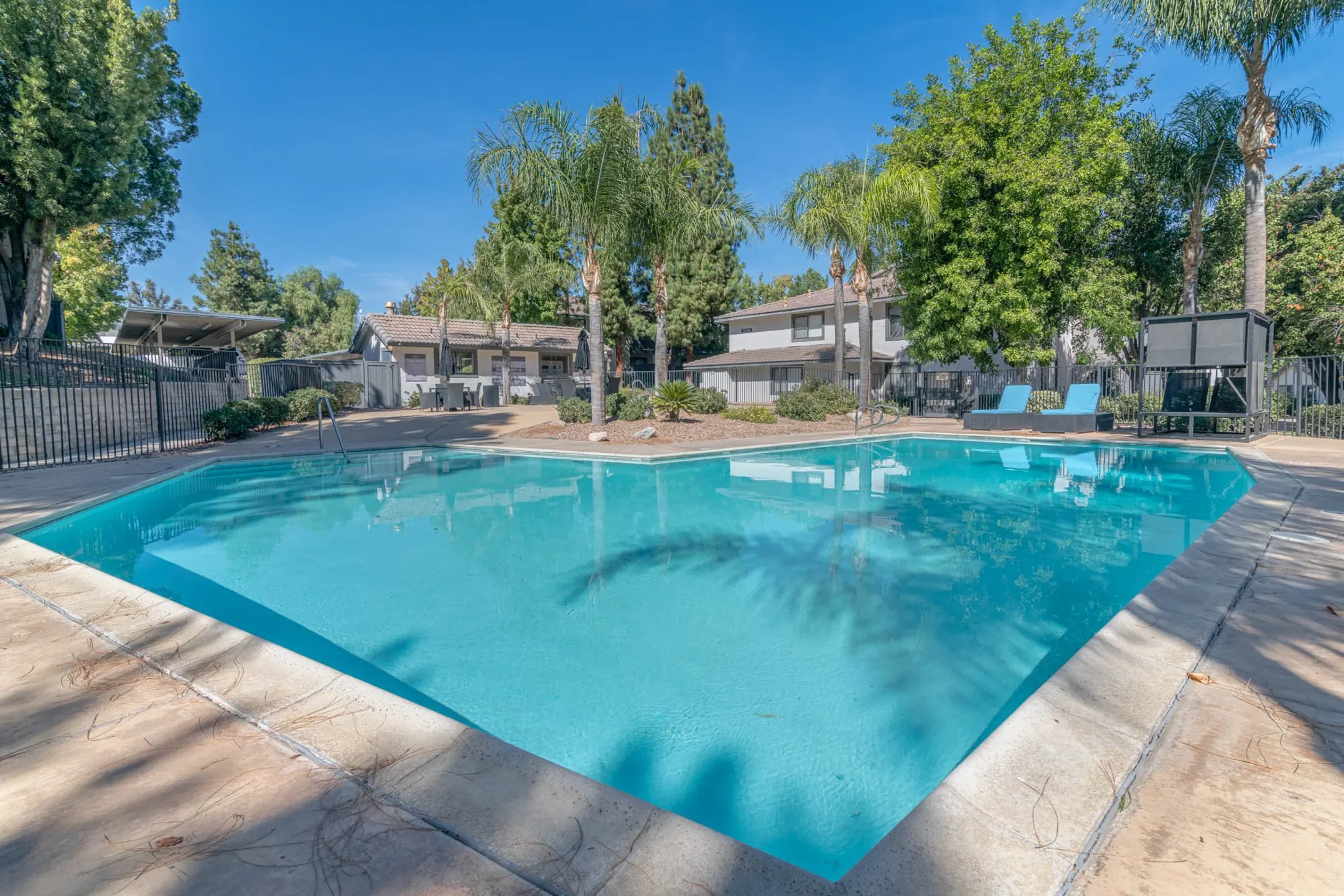 Shoreline Apartments - Lake Elsinore, CA 92530