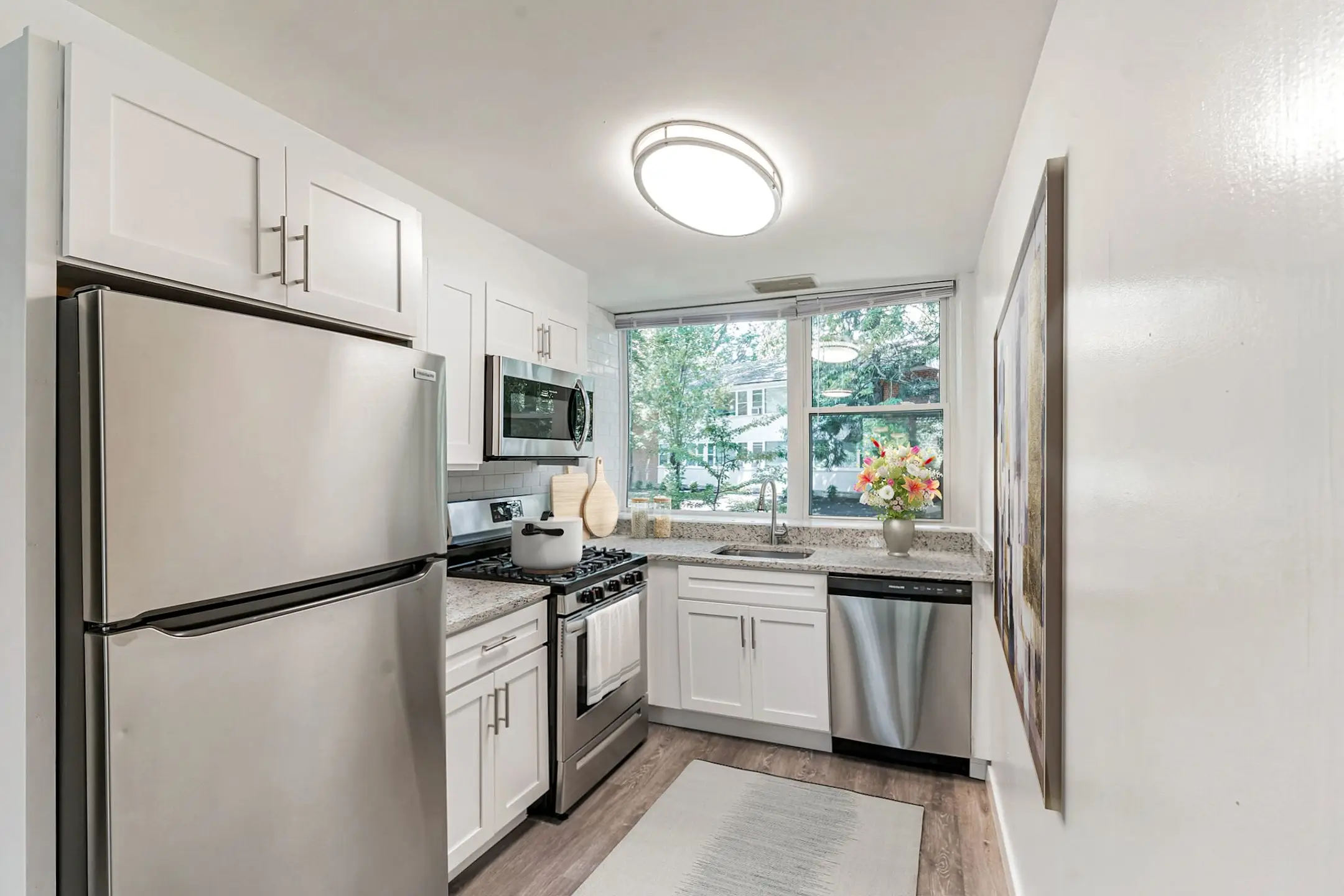 Kitchen - Cherokee Apartments - Philadelphia, PA