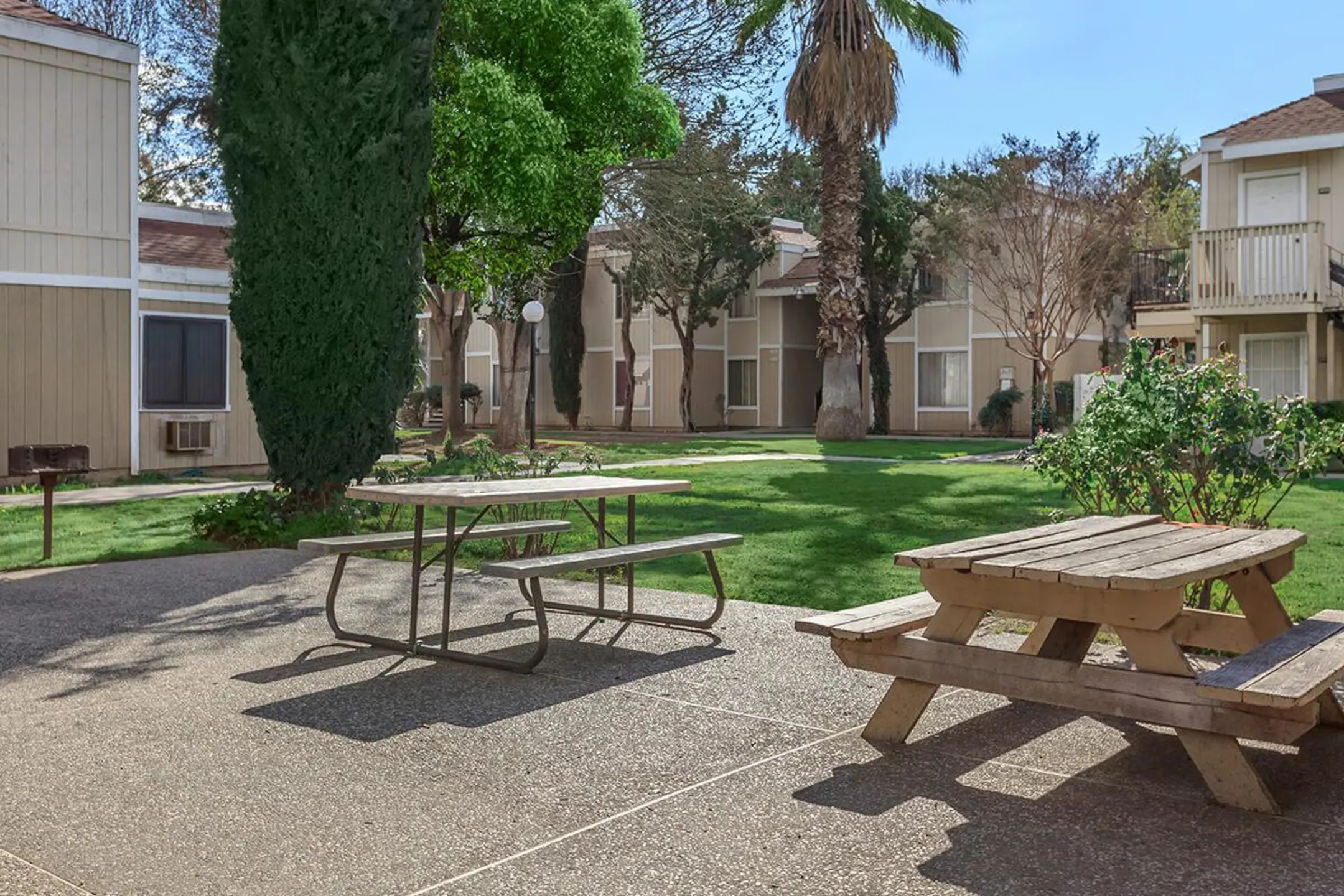 Courtyard - Park View Estates - Merced, CA
