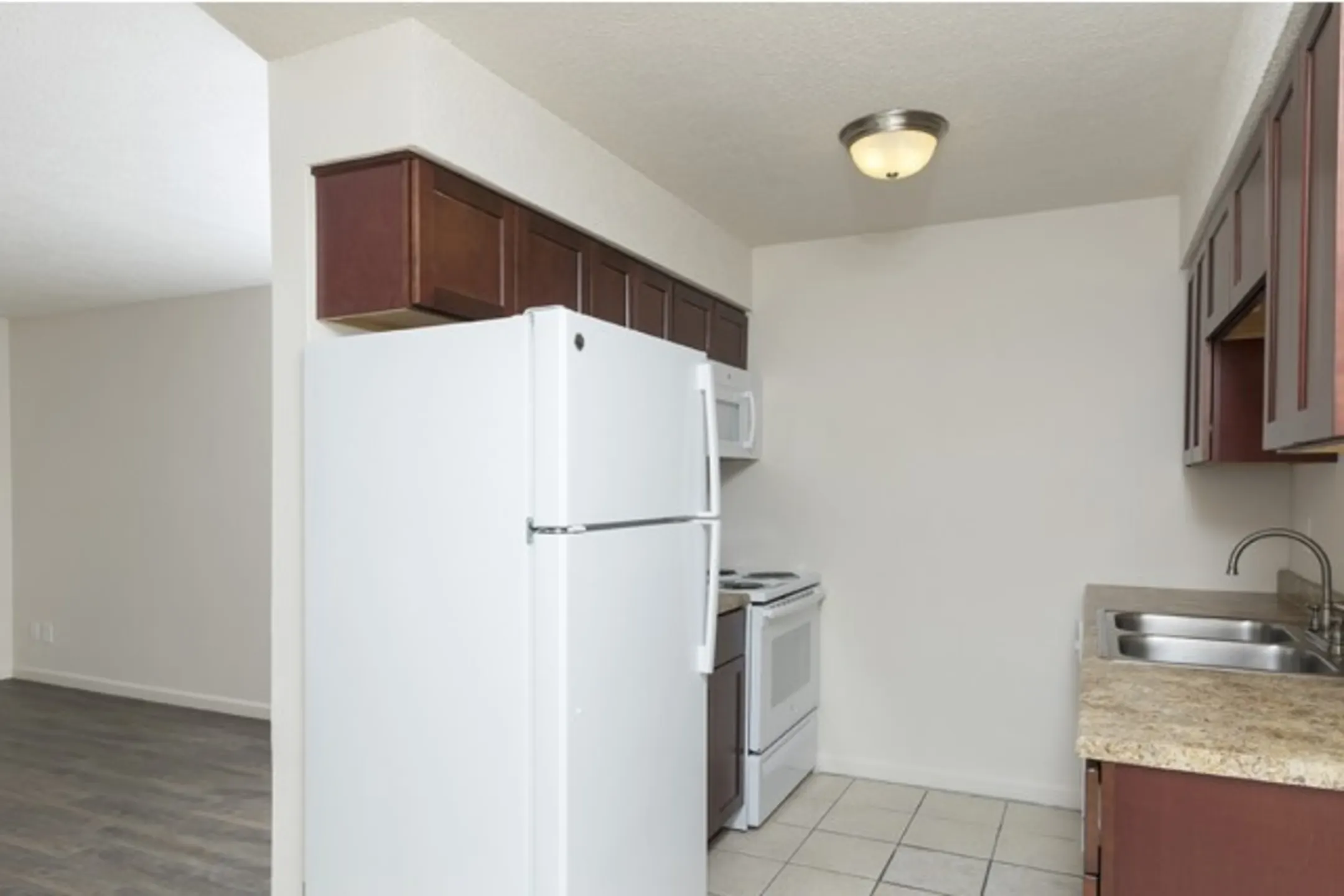 Rosewood Village Apartments 2072 E St Springfield, MO