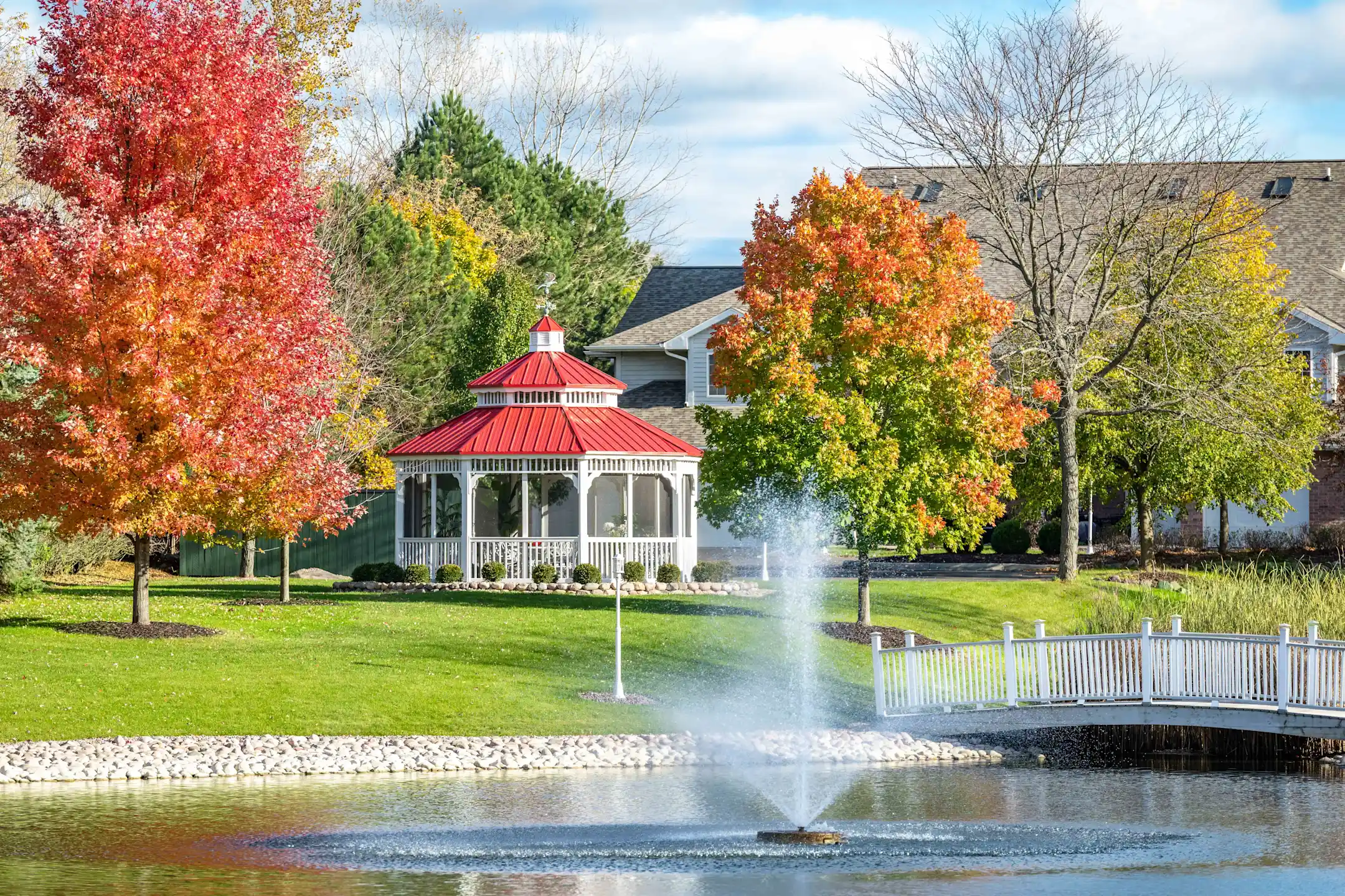 Canterbury Crossing Luxury Apartment Homes N26 W24150 River Park Dr