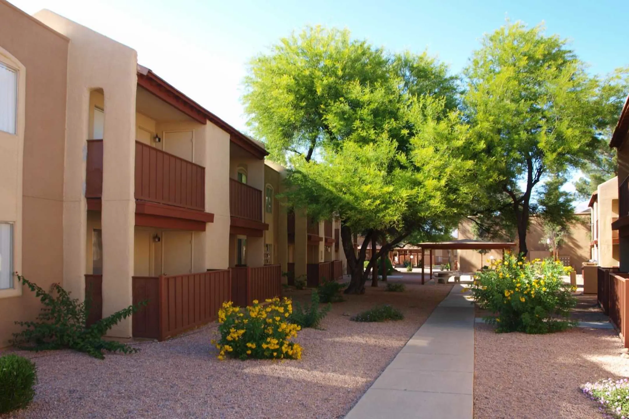 Fox Point Apts Tucson