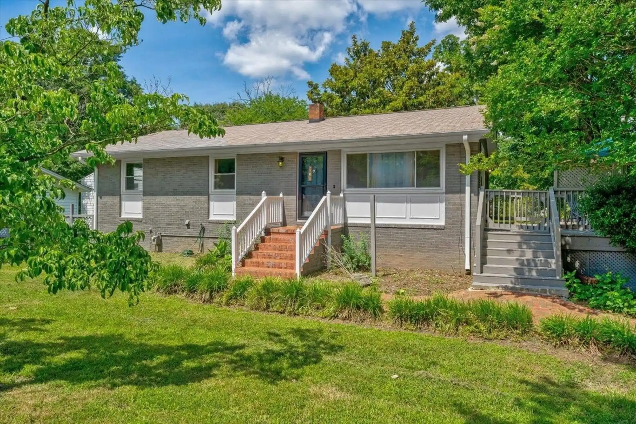 126 White Oak Dr  