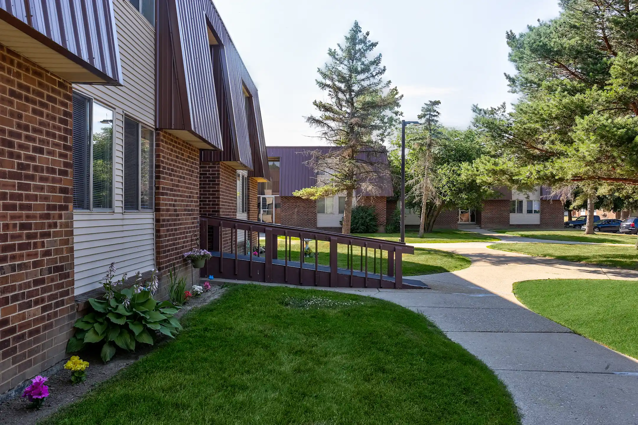 Pines Lapeer West 930 Village West Dr N Lapeer, MI Apartments for