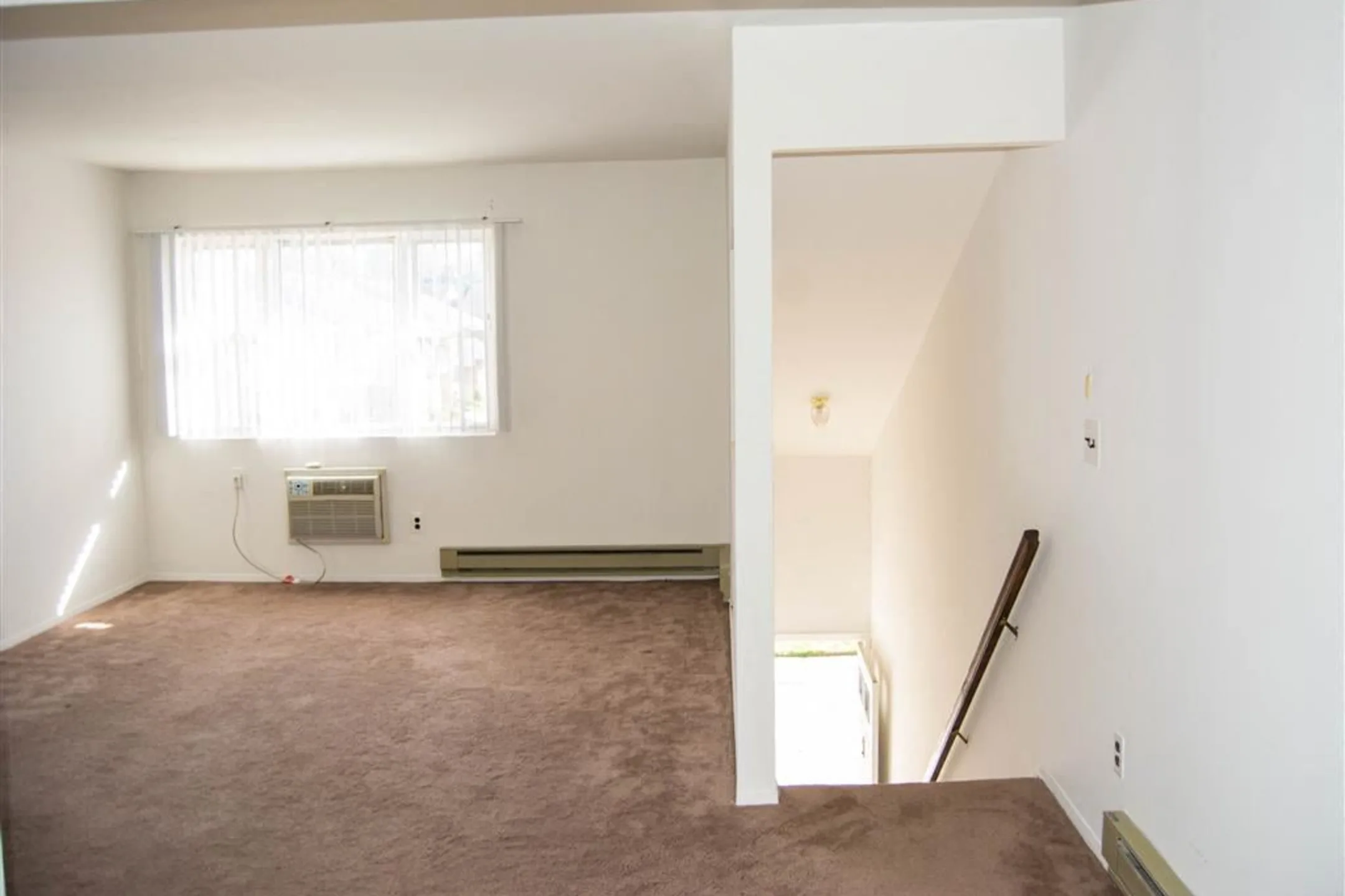 Brookwood at Oakdale 100 PATRICIA CT Oakdale, NY Apartments for