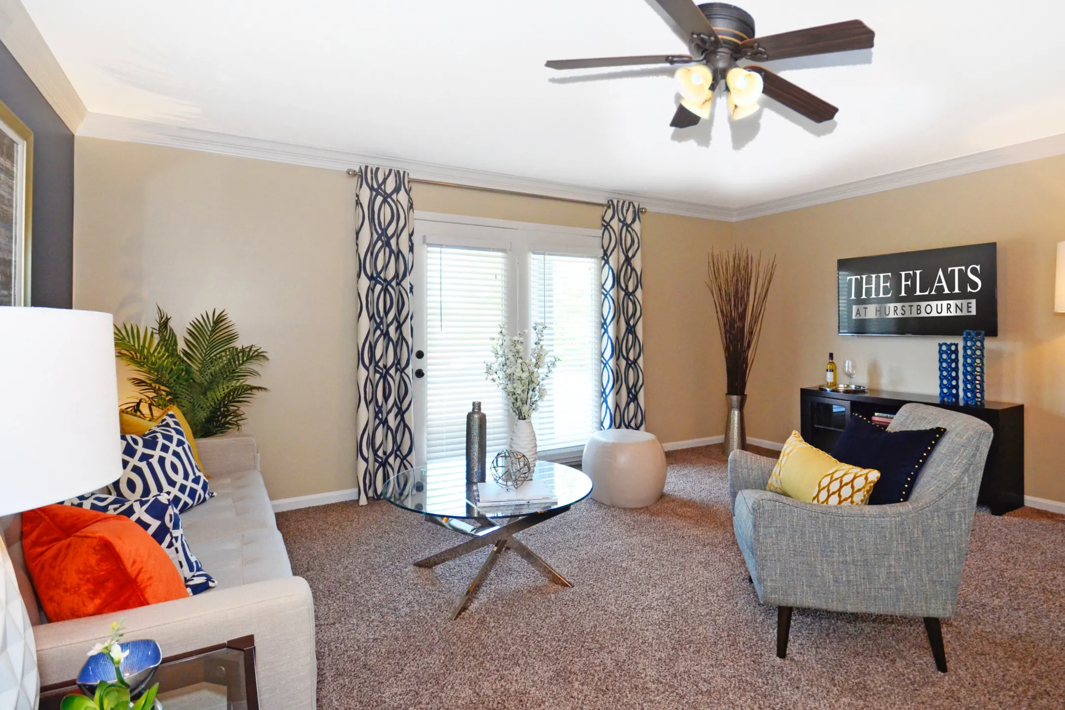 Living Room - The Flats at Hurstbourne - Louisville, KY