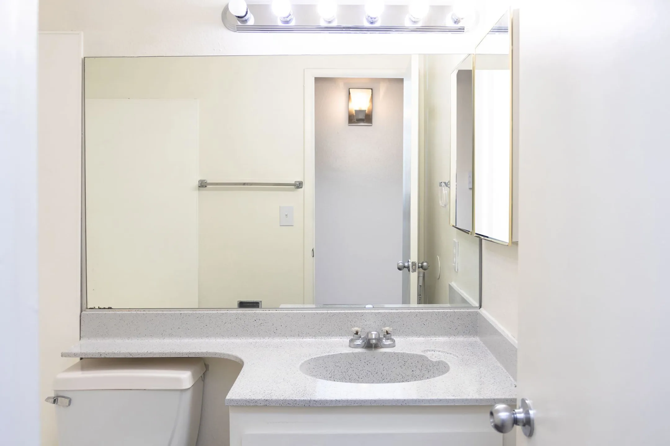 Bathroom - Ashford Manor - Las Vegas, NV