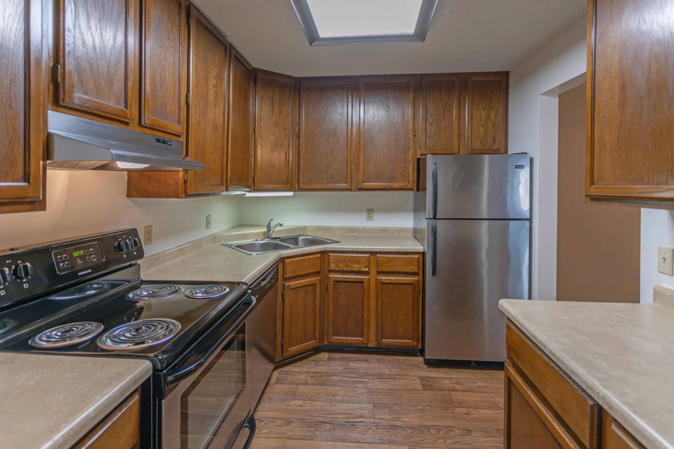 Kitchen - Eagle Ridge Apartments - Maple Grove, MN