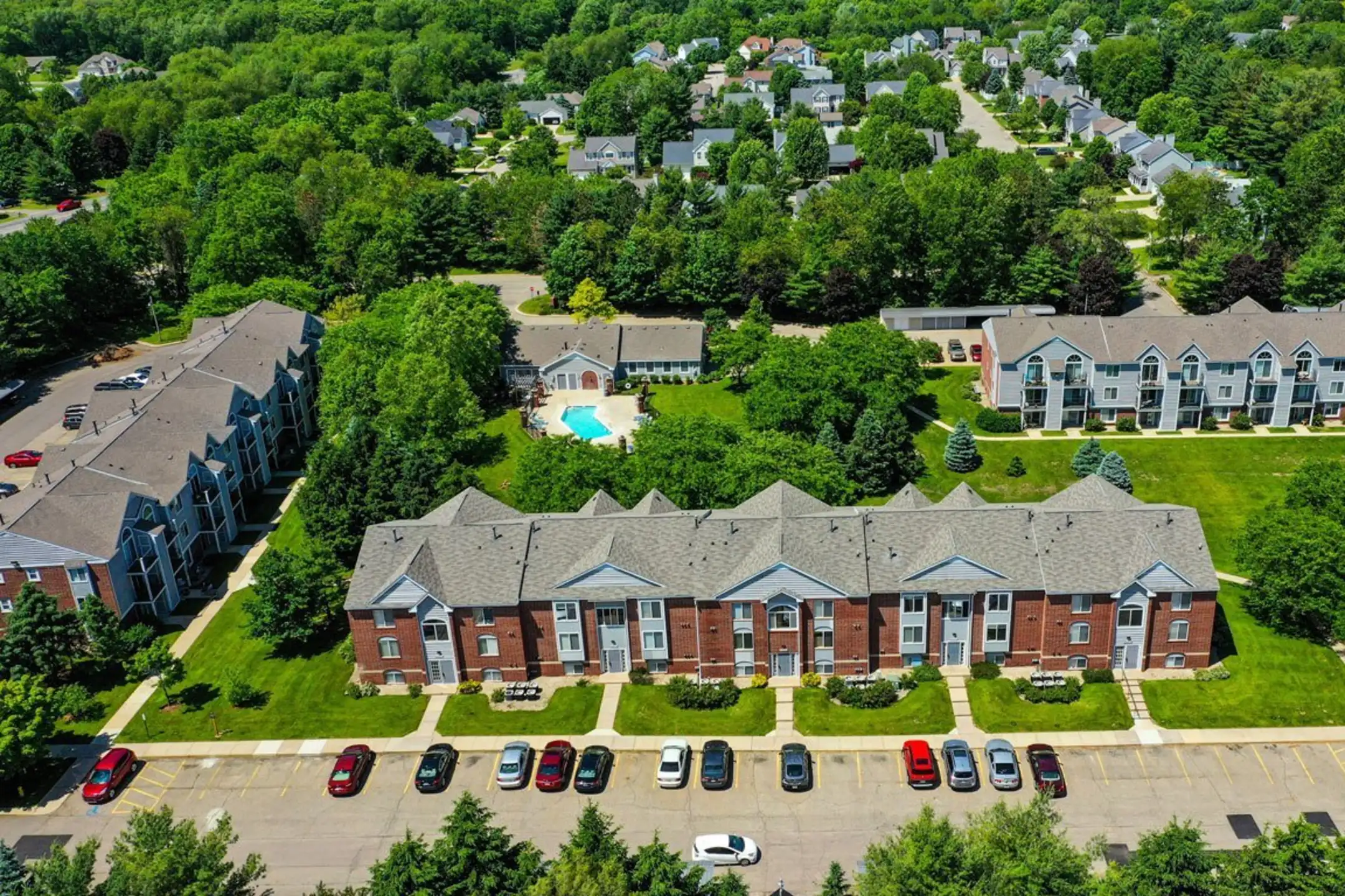 Foxwood Apartments & The Hermitage Townhomes 4805 Fox Valley Dr Portage, MI Apartments for