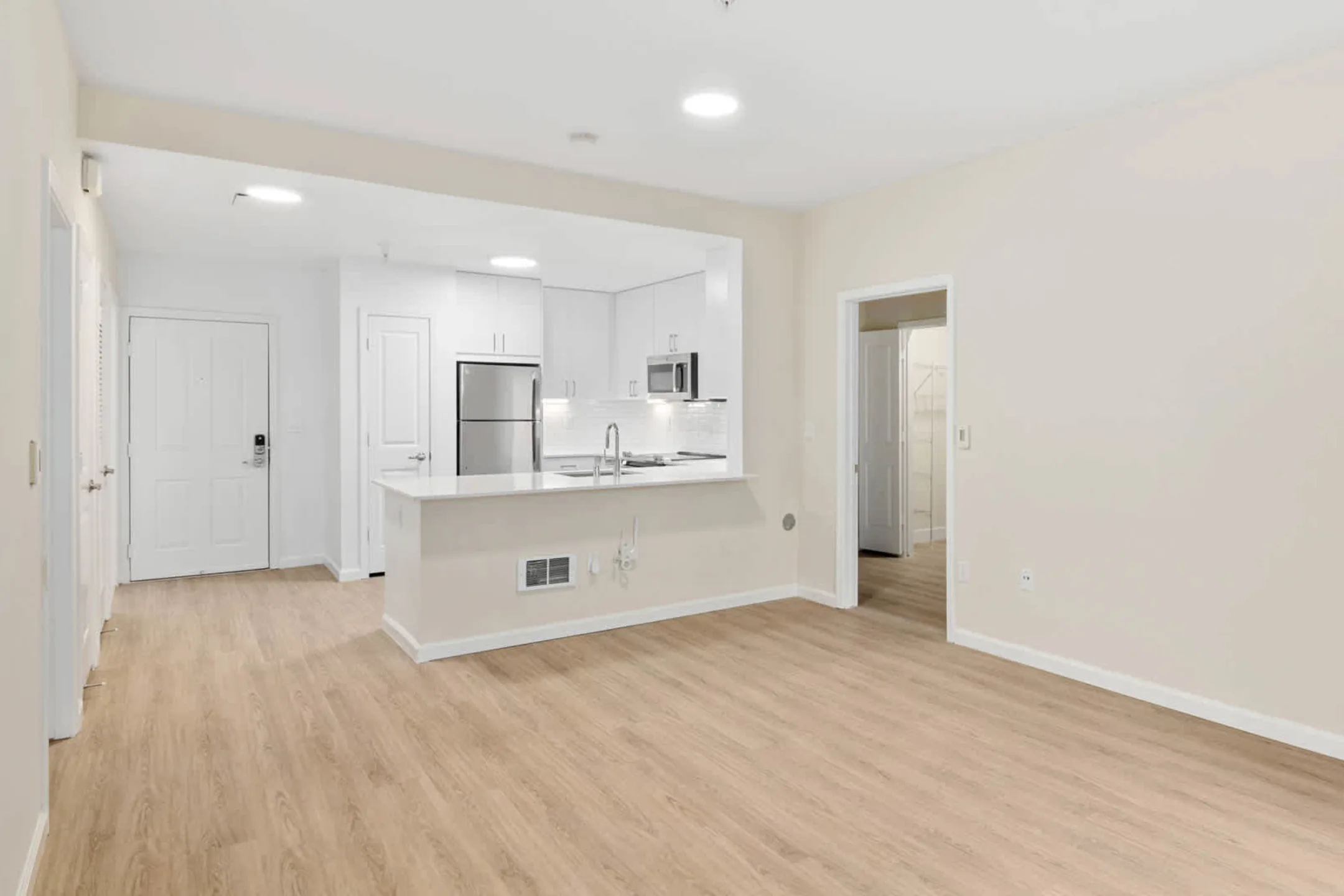 South City Station Apartment