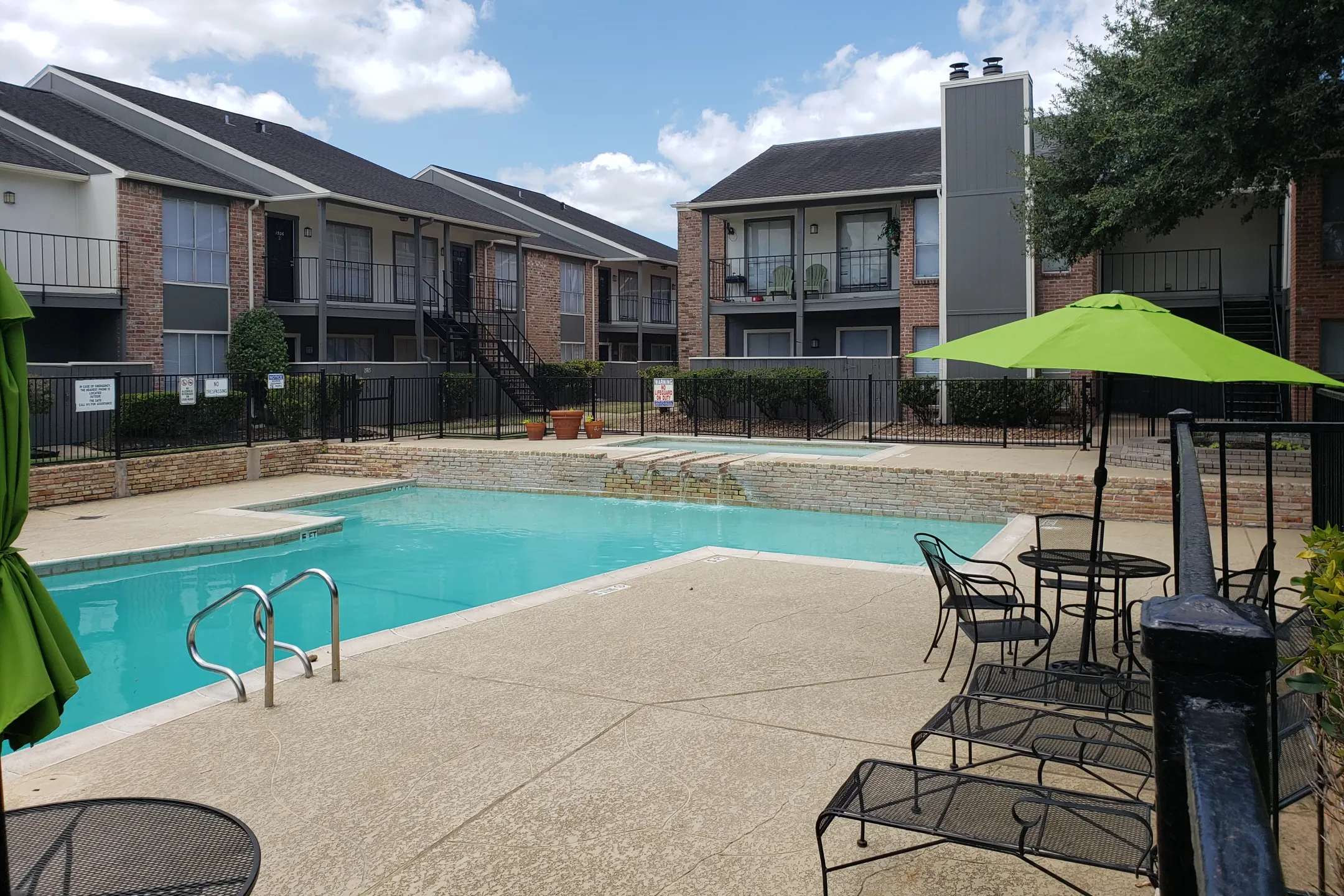 Pool - Lafayette Green Apartments & Town-Homes - Houston, TX
