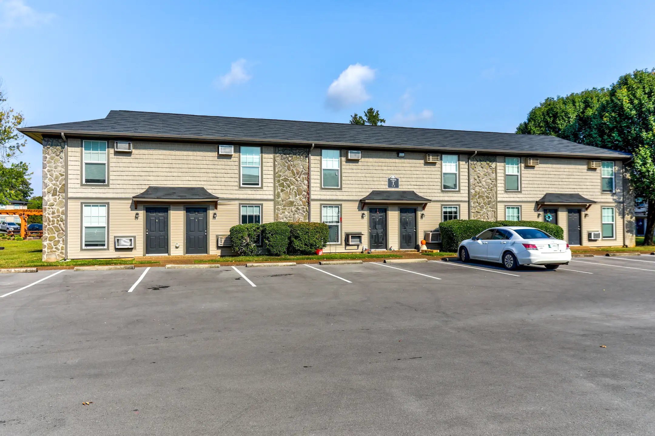 Northfield Lodge 603 E Northfield Blvd Murfreesboro, TN Apartments