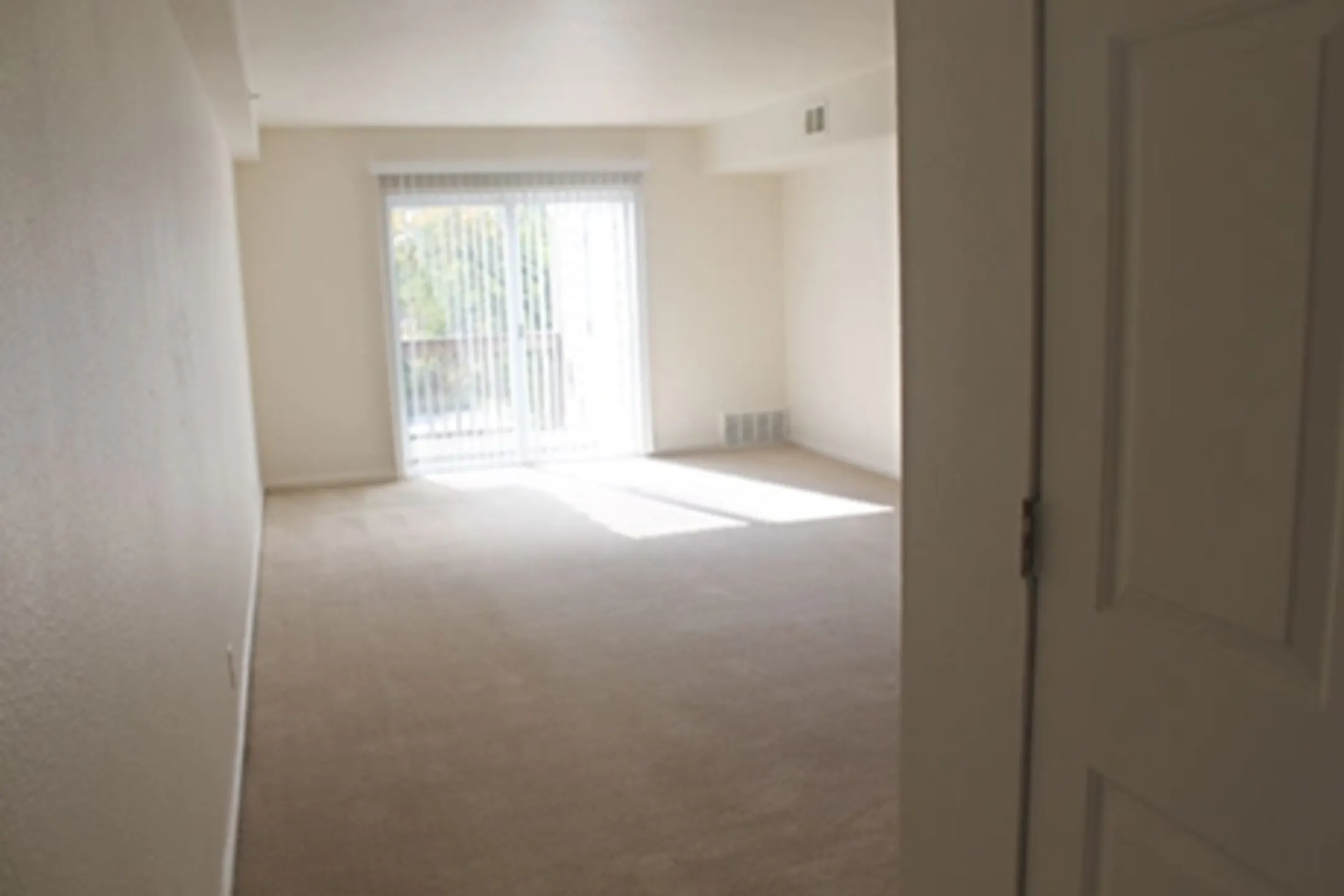 Aurora Heights Apartments 1616 N Marywood Ave Aurora, IL Apartments