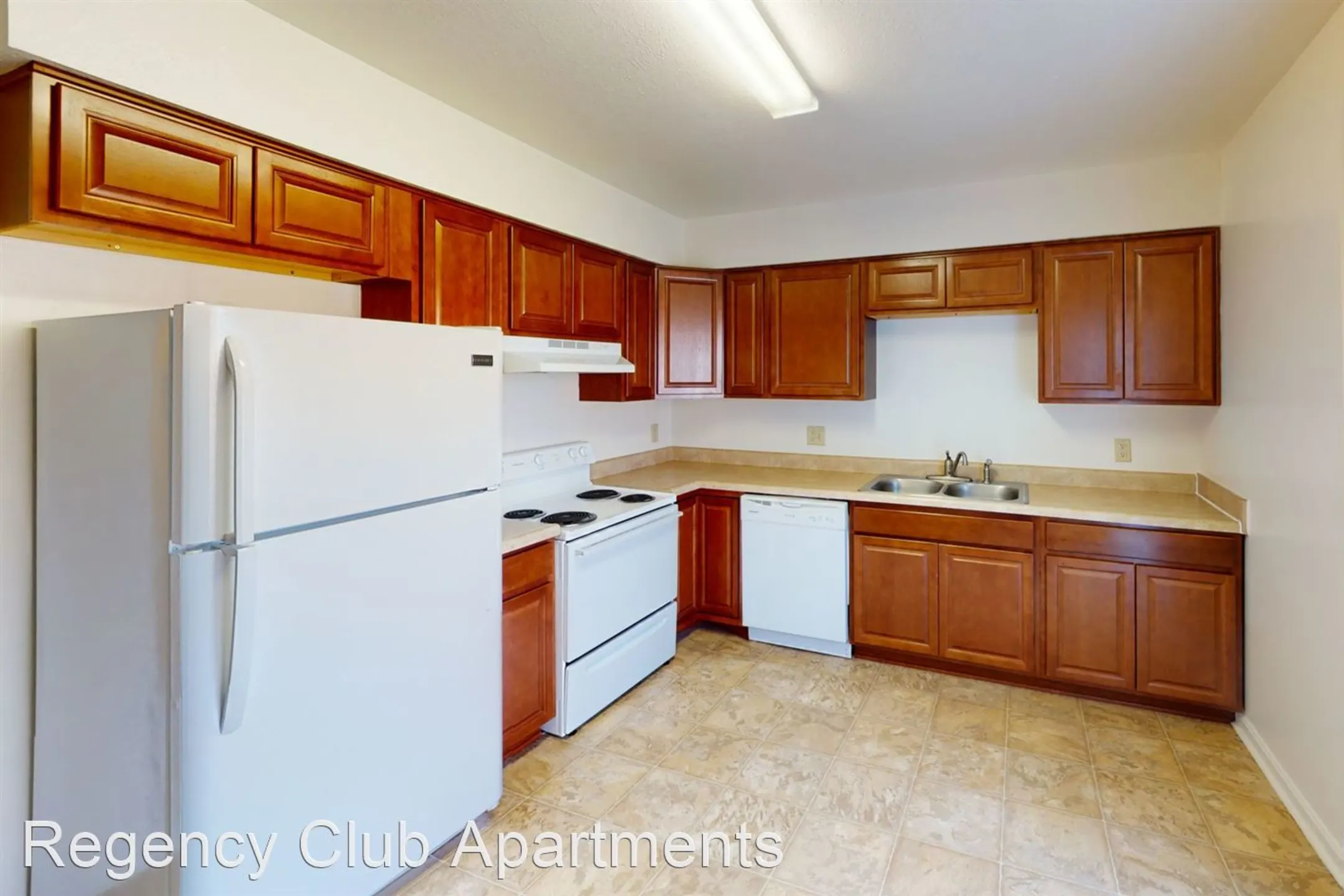 River Club Apartments - Evansville, IN 47715