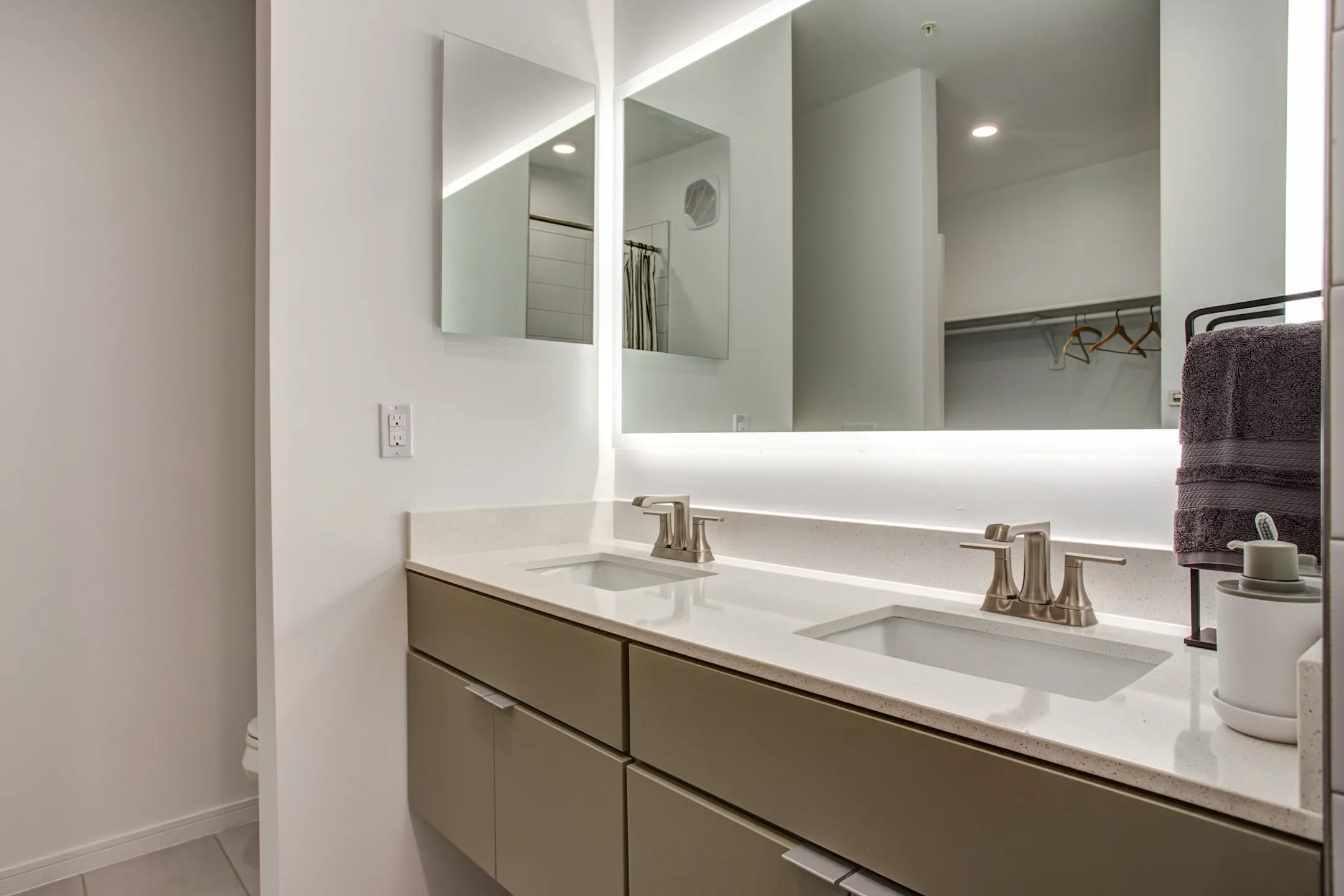 Bathroom - Crystal Flats - Bentonville, AR