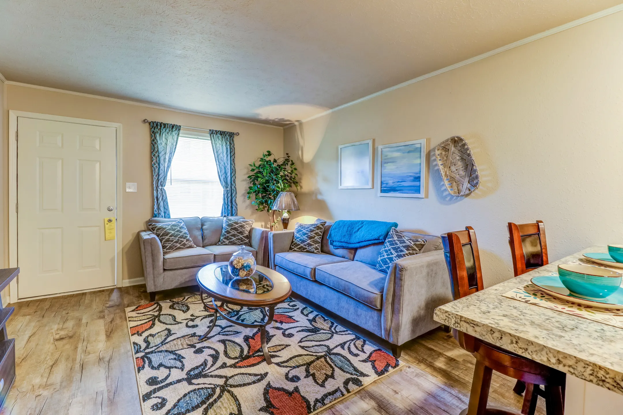 Living Room - Aspen Meadow Apartments - Hopkinsville, KY