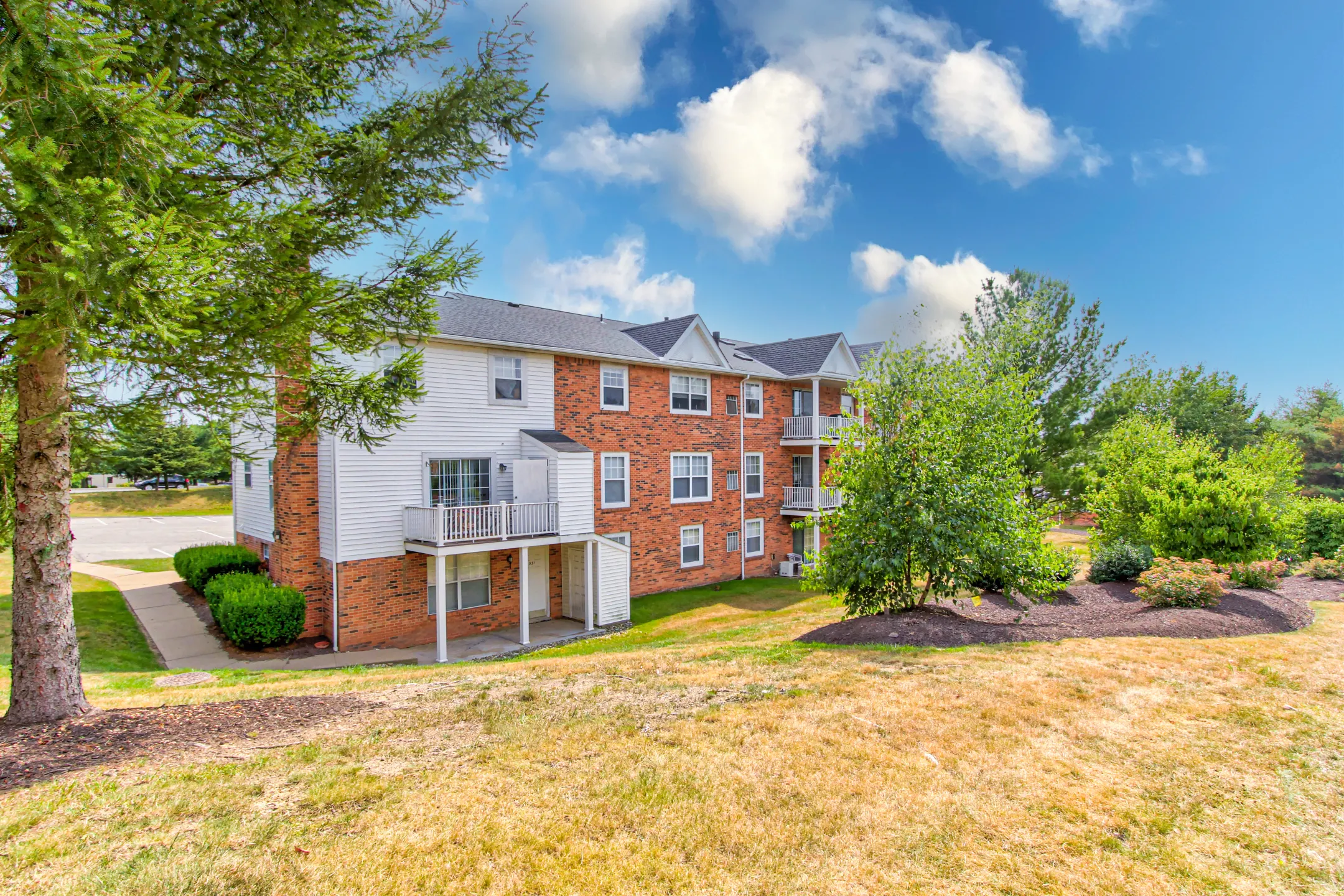 Laurelwood Apartments and Townhomes 401 Collingwood Ct Cranberry