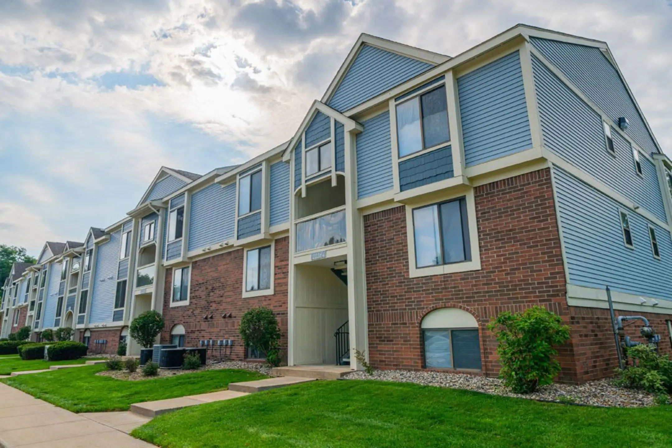 Building - Arbor Lakes - Elkhart, IN