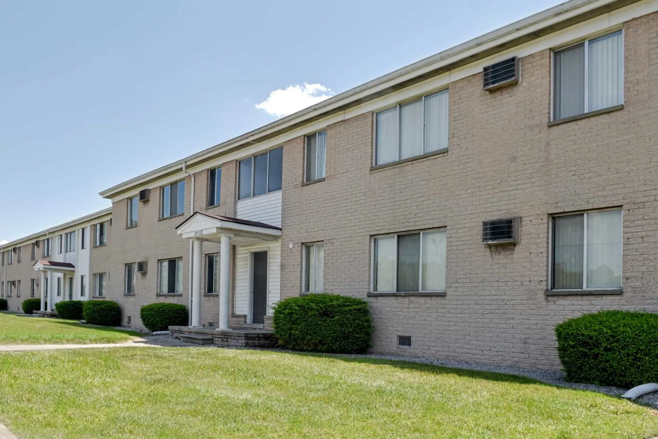 Warren Manor Apartments - Warren, MI 48091