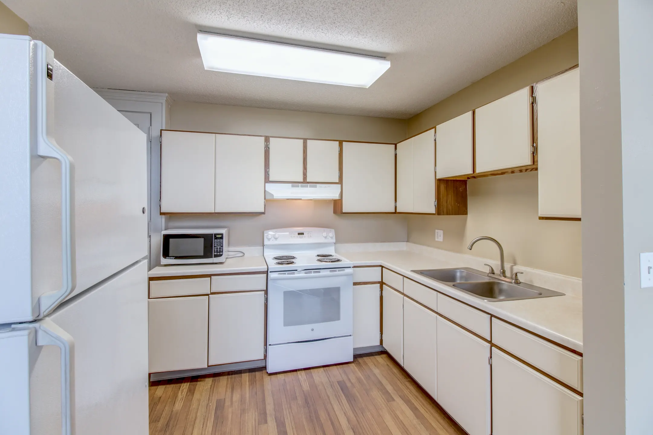 Vinton School - 2120 Deer Park Blvd | Omaha, NE Apartments for Rent | Rent.