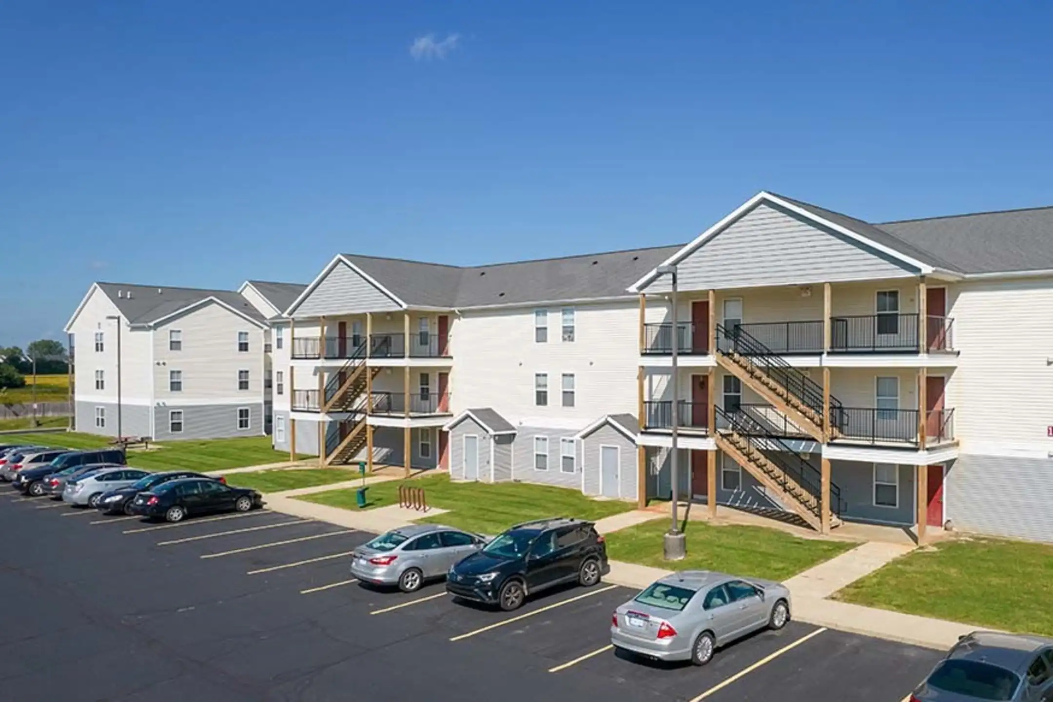 The Village at Bluegrass 4300 Collegiate Way Mount Pleasant, MI