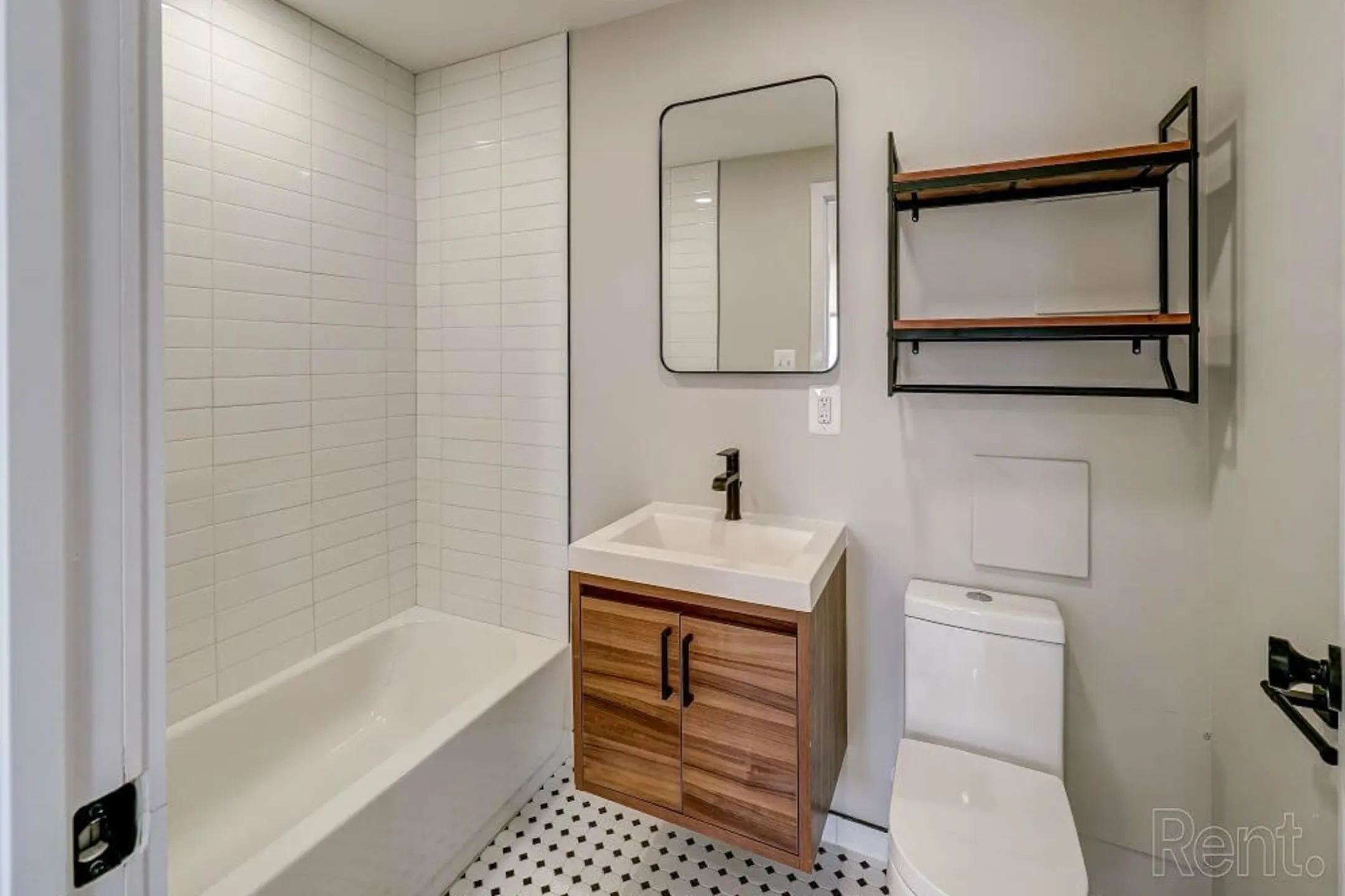 Bathroom - Berkshires At Town Center - Towson, MD