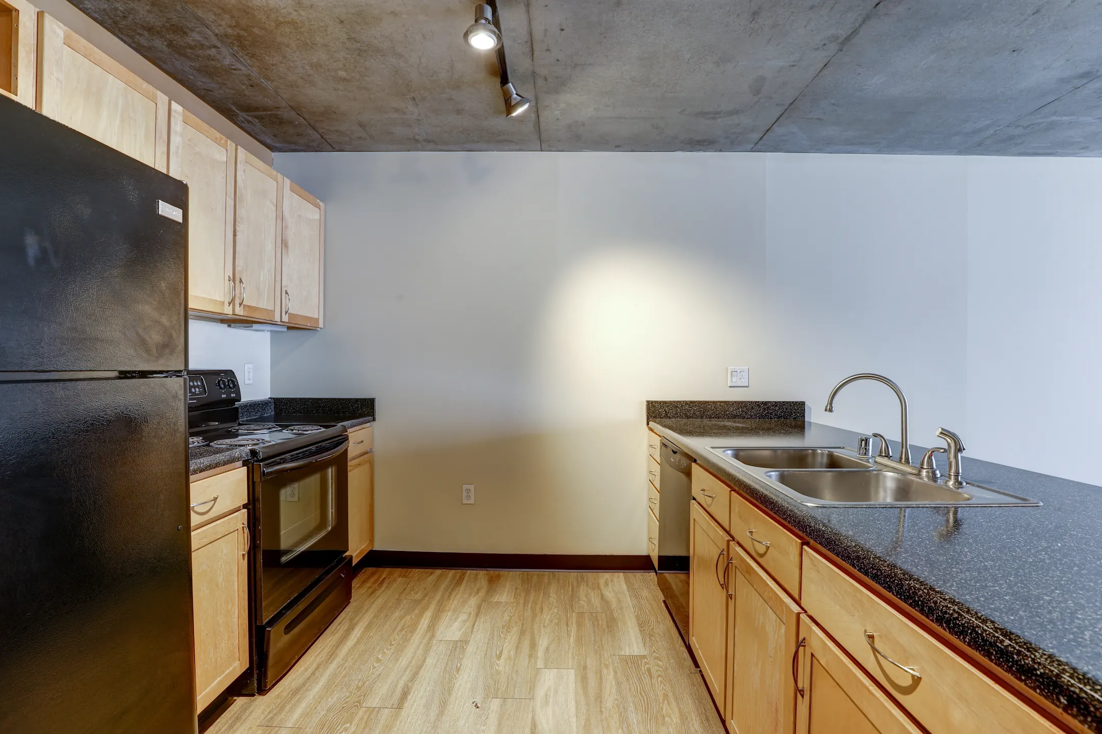 Kitchen - Broadway Plaza Lofts - Denver, CO