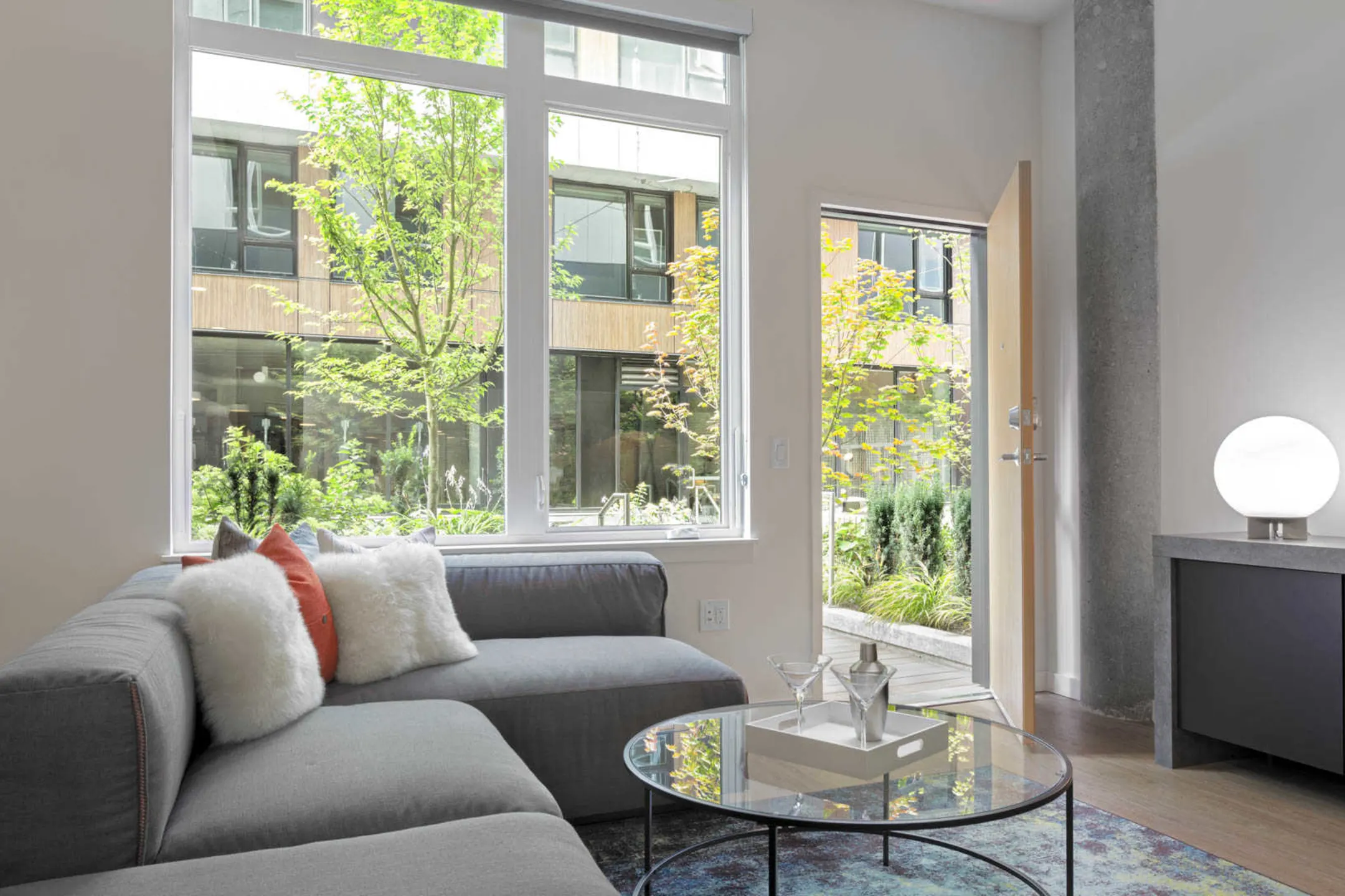 Cascade Apartments 221 Minor Ave N Seattle, WA Apartments for Rent