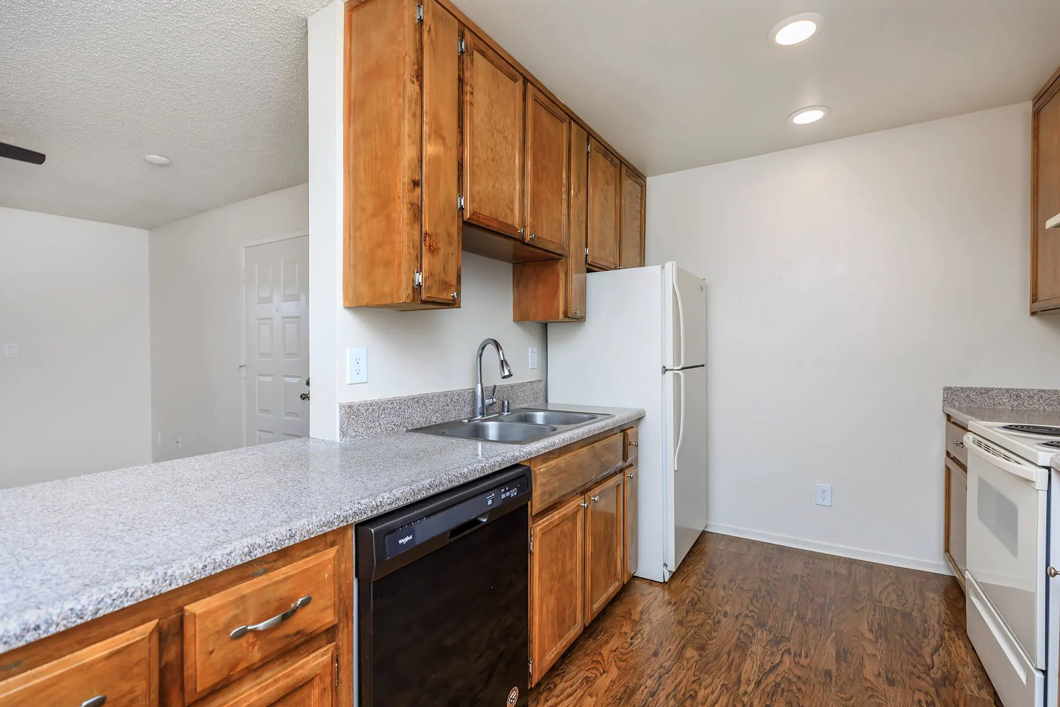 Pine Tree Village 6800 N Maple Ave Fresno, CA Apartments for Rent
