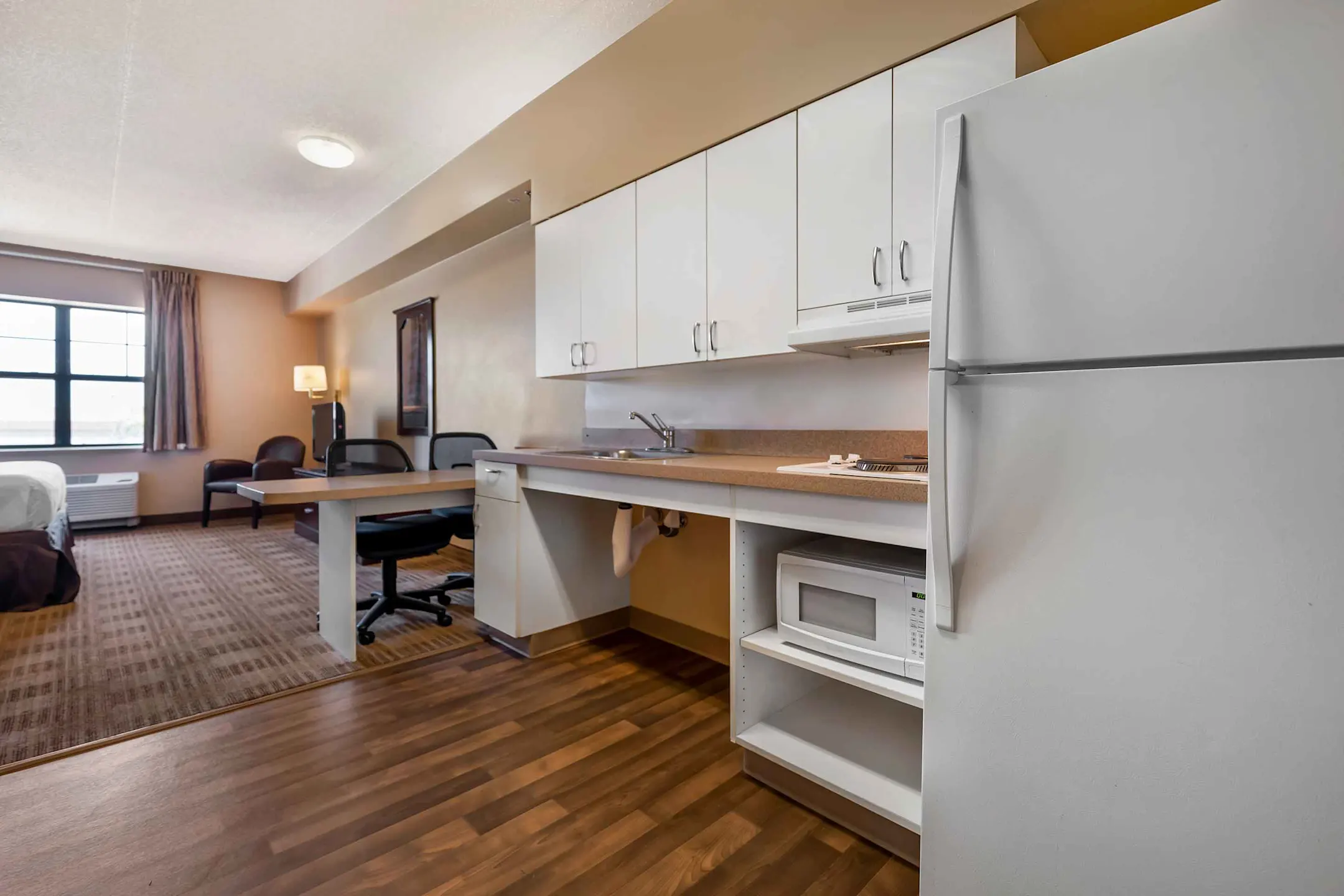Kitchen - Furnished Studio - Chicago - Itasca - Itasca, IL