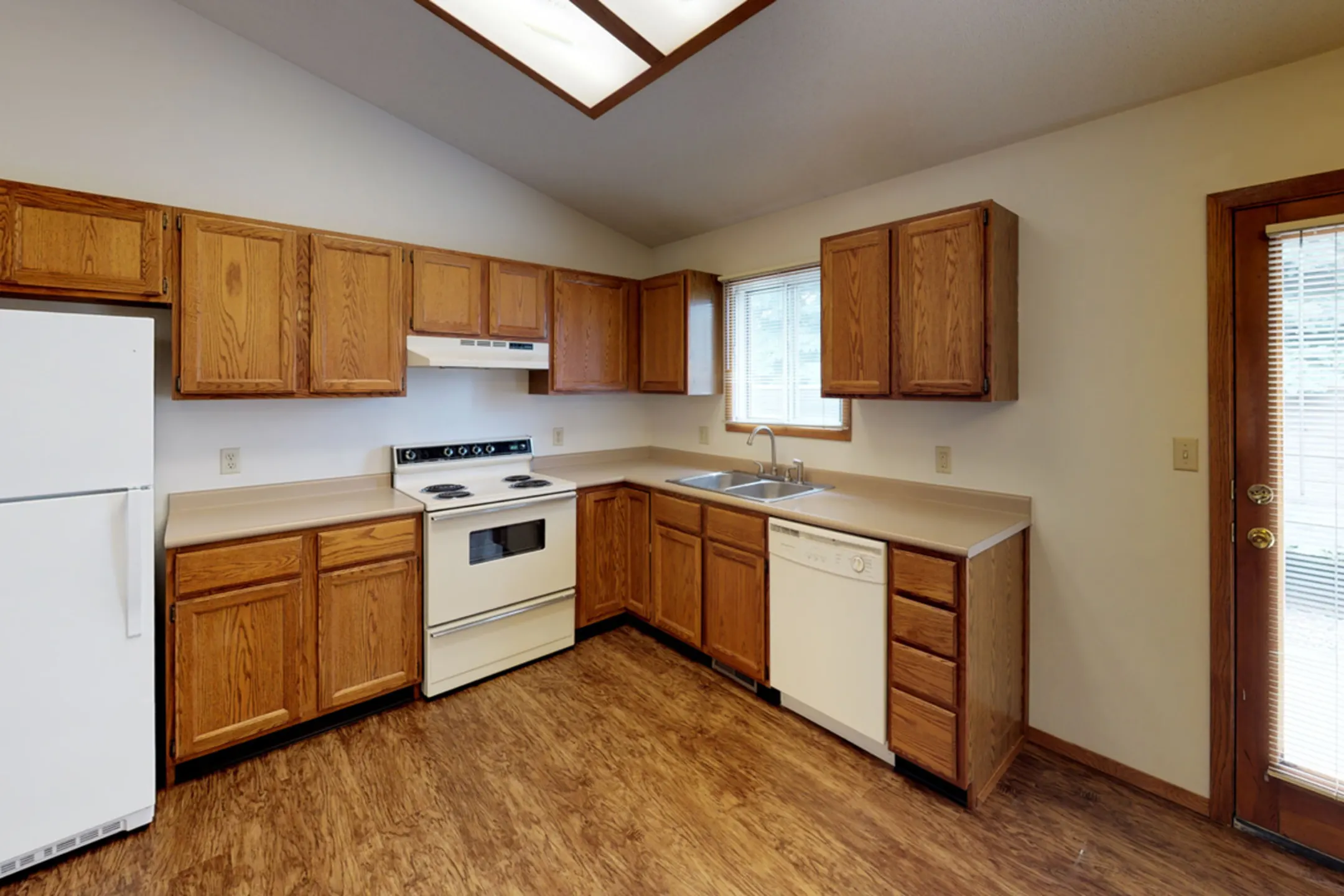 Kitchen - Cottage West - Sioux Falls, SD