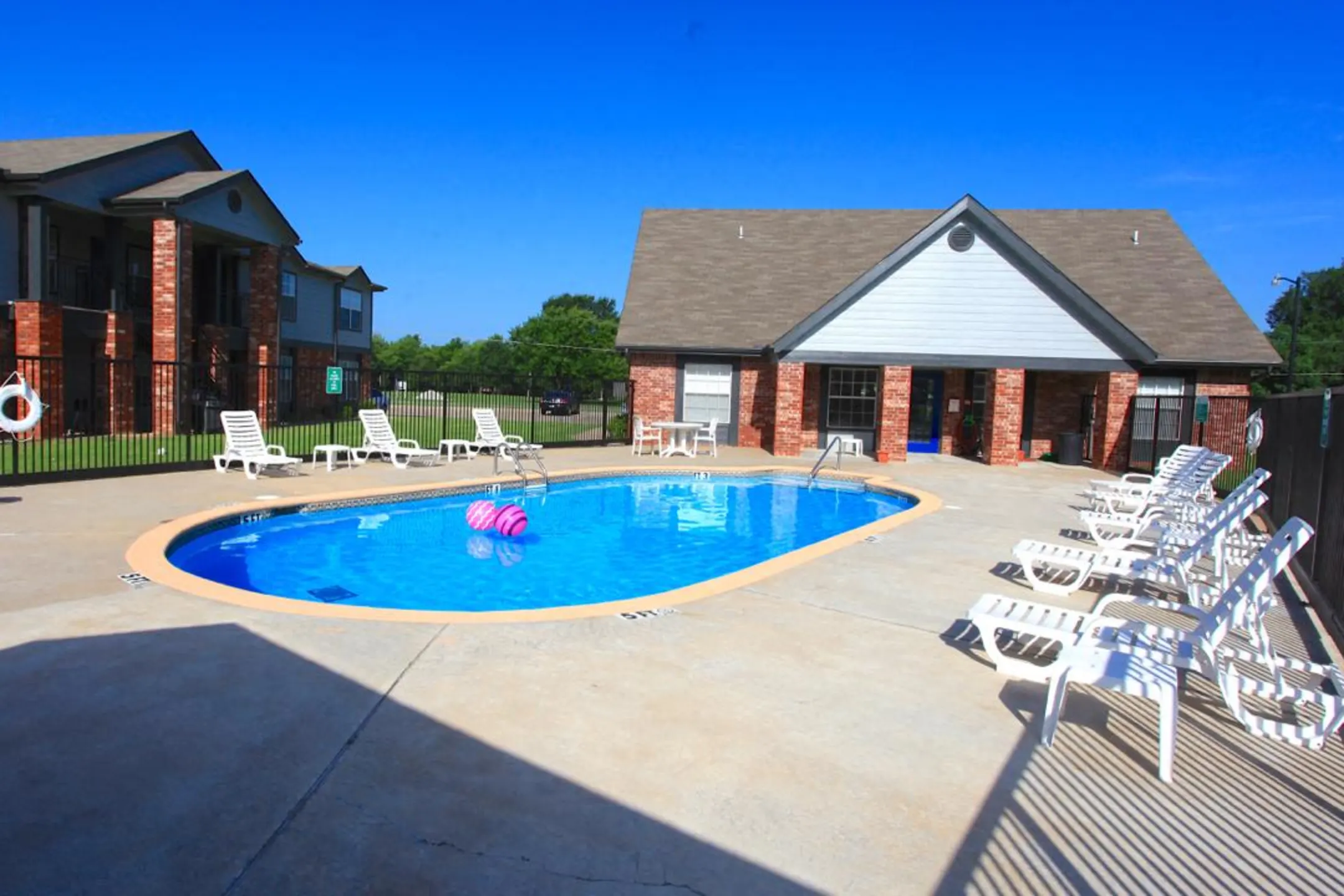 Pryor Creek Apartments 1707 S Elliott St Pryor, OK Apartments for