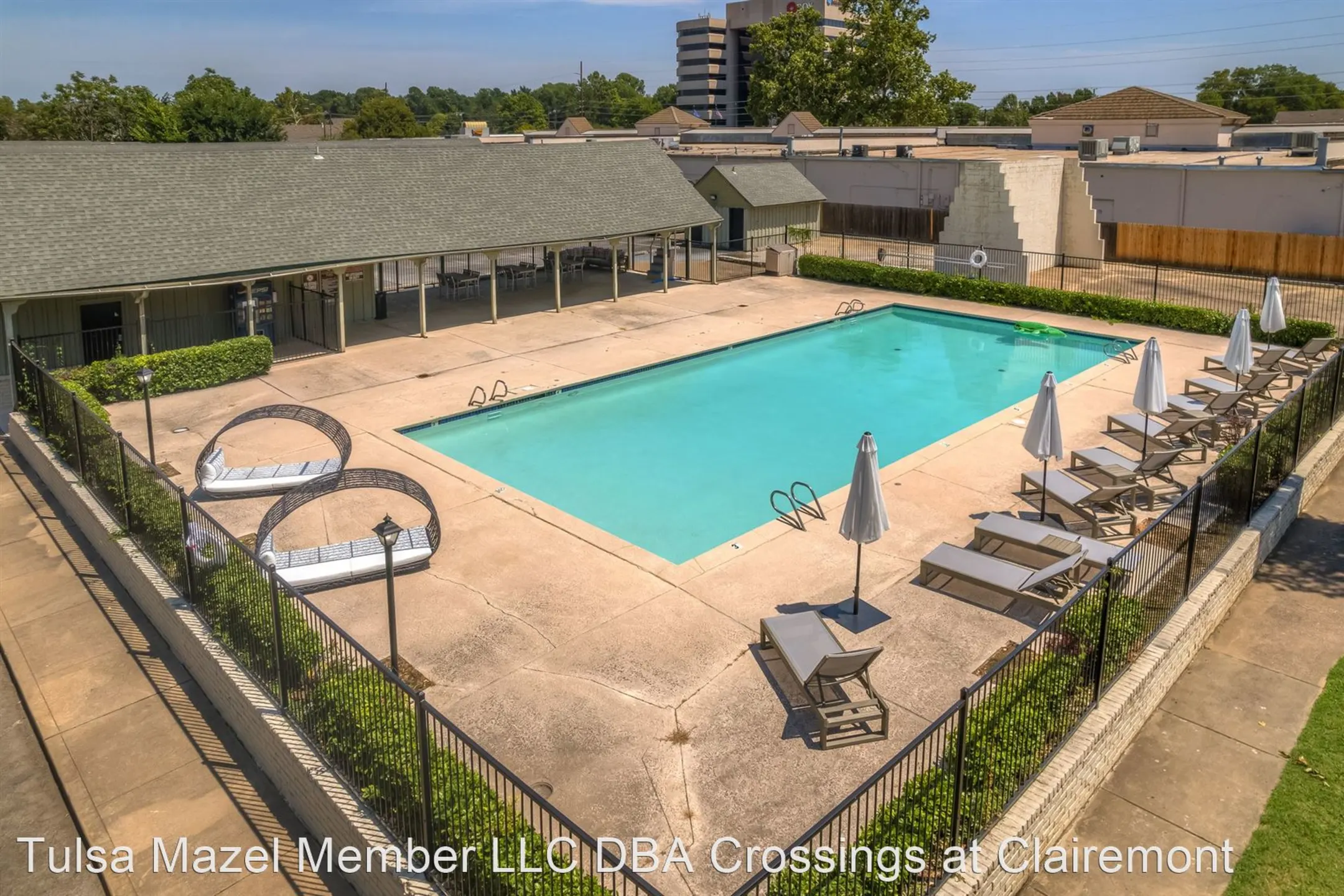 Pool - Crossings at Clairemont - Tulsa, OK