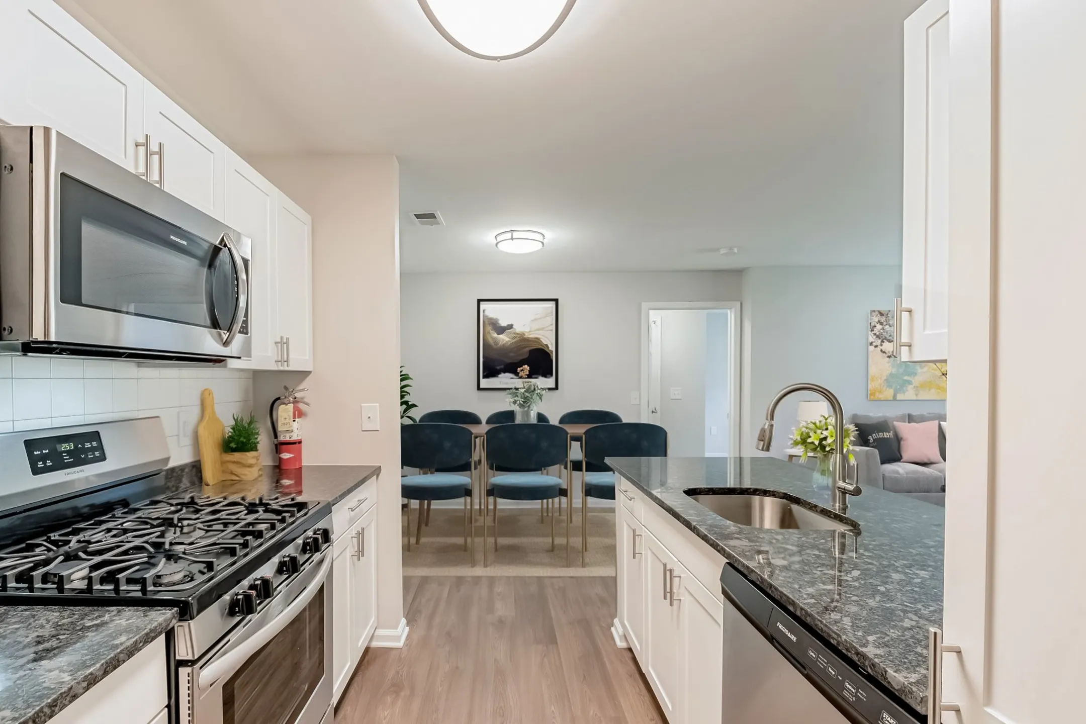 Kitchen - Eagle Rock Apartments at Freehold - Freehold, NJ