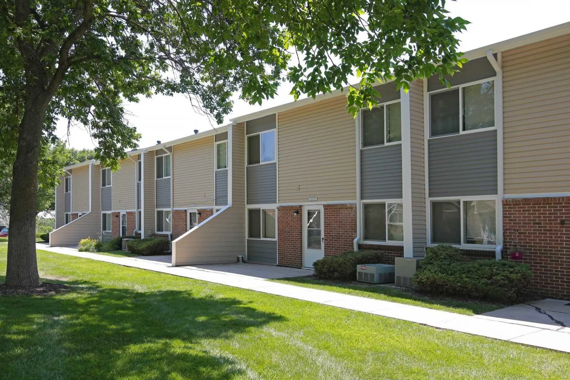 Sunset Ridge Townhomes 13107 C Plaza Omaha, NE Apartments for Rent